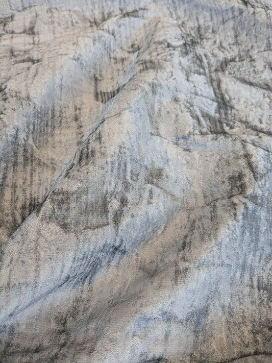 79 EV37 27" x 26" Old World Weavers Trilussa Light Grey Abstract Large Jacquard