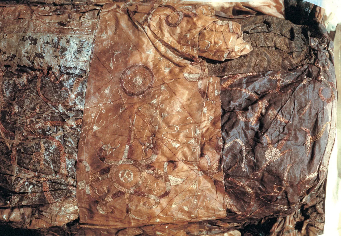 Chinoisery Flower in Vase Bronze Age 100% Silk Damask Gold Radiance! Highest Quality MSRP USD 400+/Yard