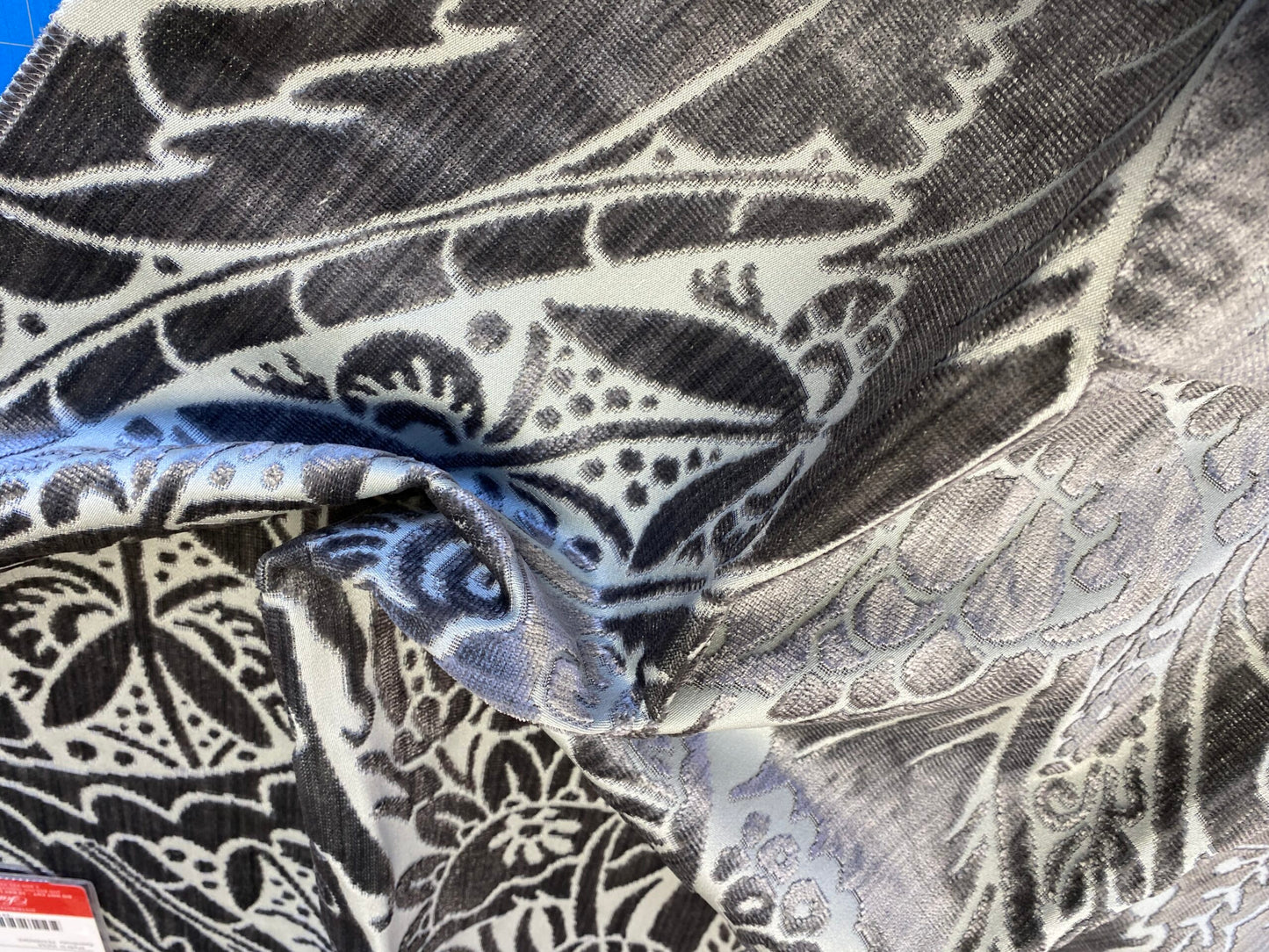 22 Be0rkbox72 Scalamandre Square Old World Weavers Silk Welwyn Pewter Cut Velvet MSRP USD 2332/y