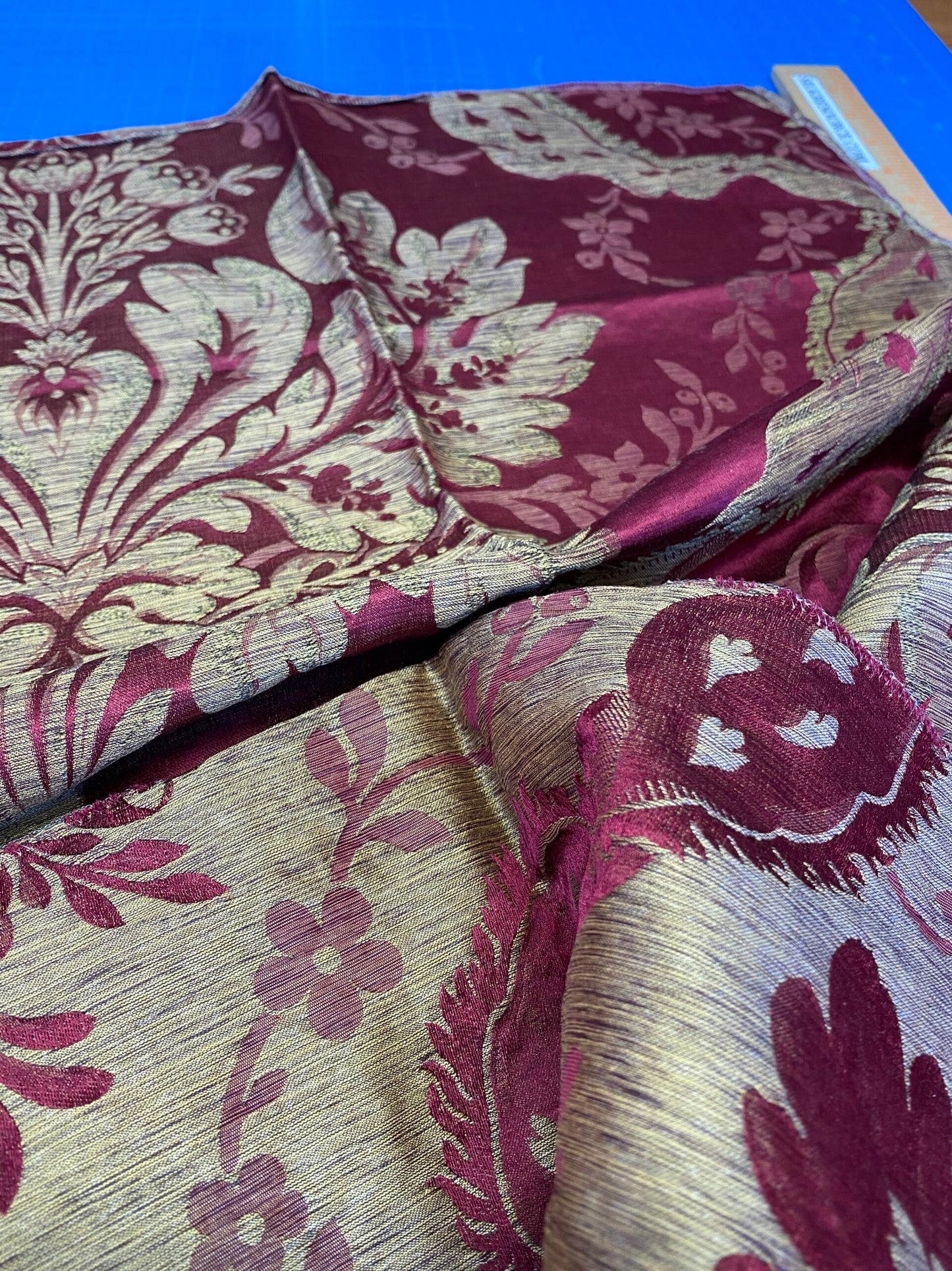 37 Berkbox72 Scalamandre Old World Weavers Square Silk Claudina Cherry Deep Red Gold Renaissance Damask Reversible Italy MSRP USD 320/Y