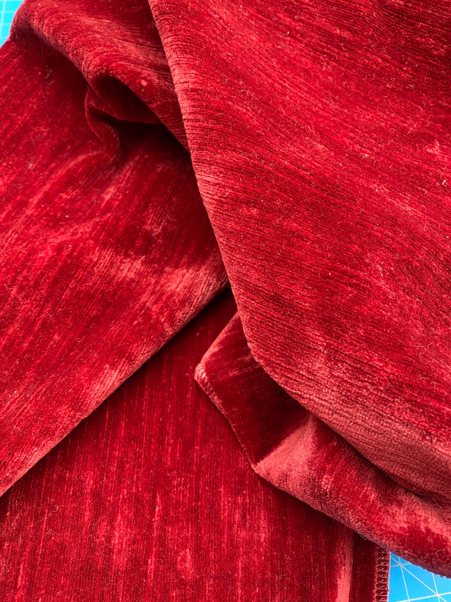 19 Berkbox76 Square Velvet by Old World Weavers Como Linen Rouge Red Velvet Texture MSRP USD354/y