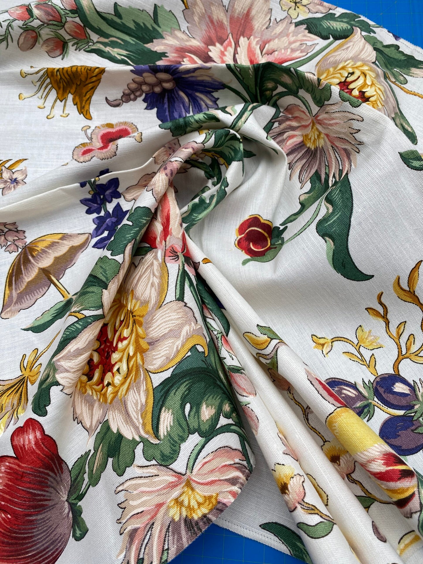 20 Berkbox77 Square Printed Fabrics by Grey Watkins Les Fleurs Mysterieuses Multi Color on White Floral Cotton Linen MSRP USD 784/Y