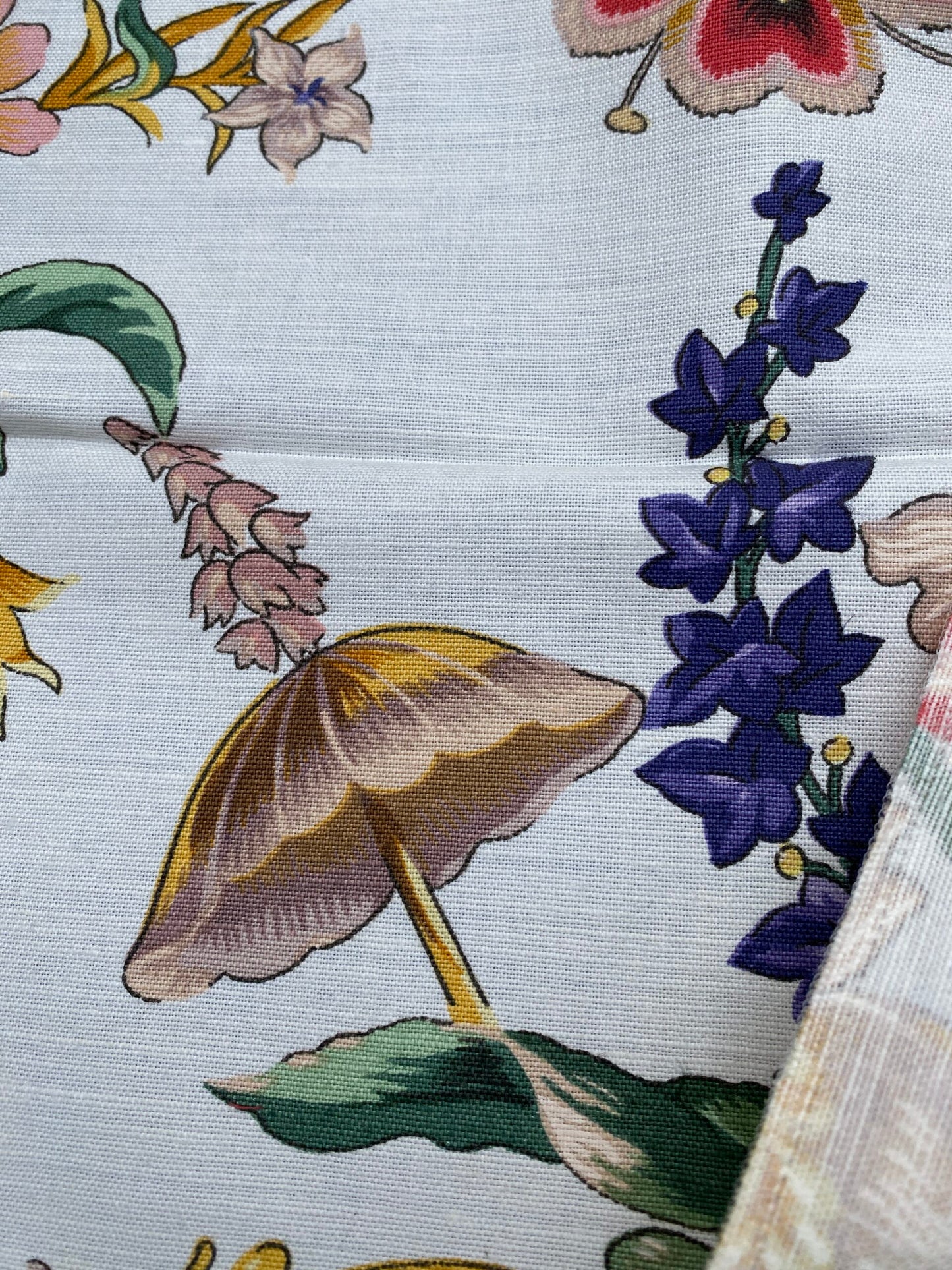 22 Berkbox77 Square Printed Fabrics by Grey Watkins Les Fleurs Mysterieuses Multi Color on White Floral Cotton Linen MSRP USD 784/Y