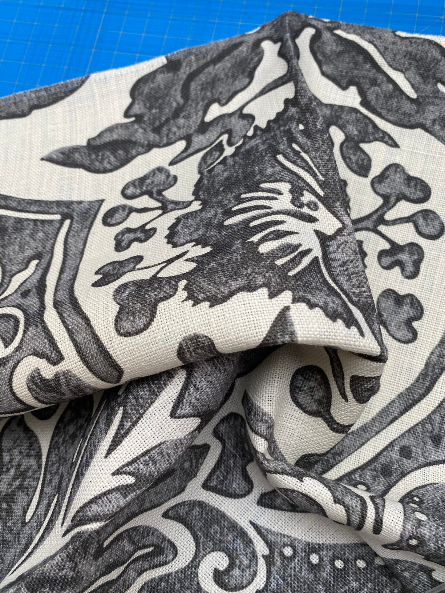 57 Berkbox77 Square Printed Fabrics by Scalamandre Luciana Damask Print Graphite Linen Gray White MSRP USD346/y