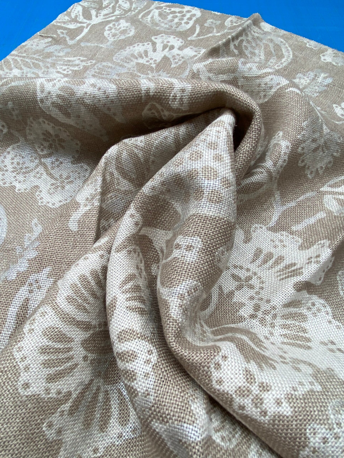 79 Berkbox77 Square Printed Fabric by Scalamandre Calais Linen Print Flax Beige Floral MSRP 300+/y