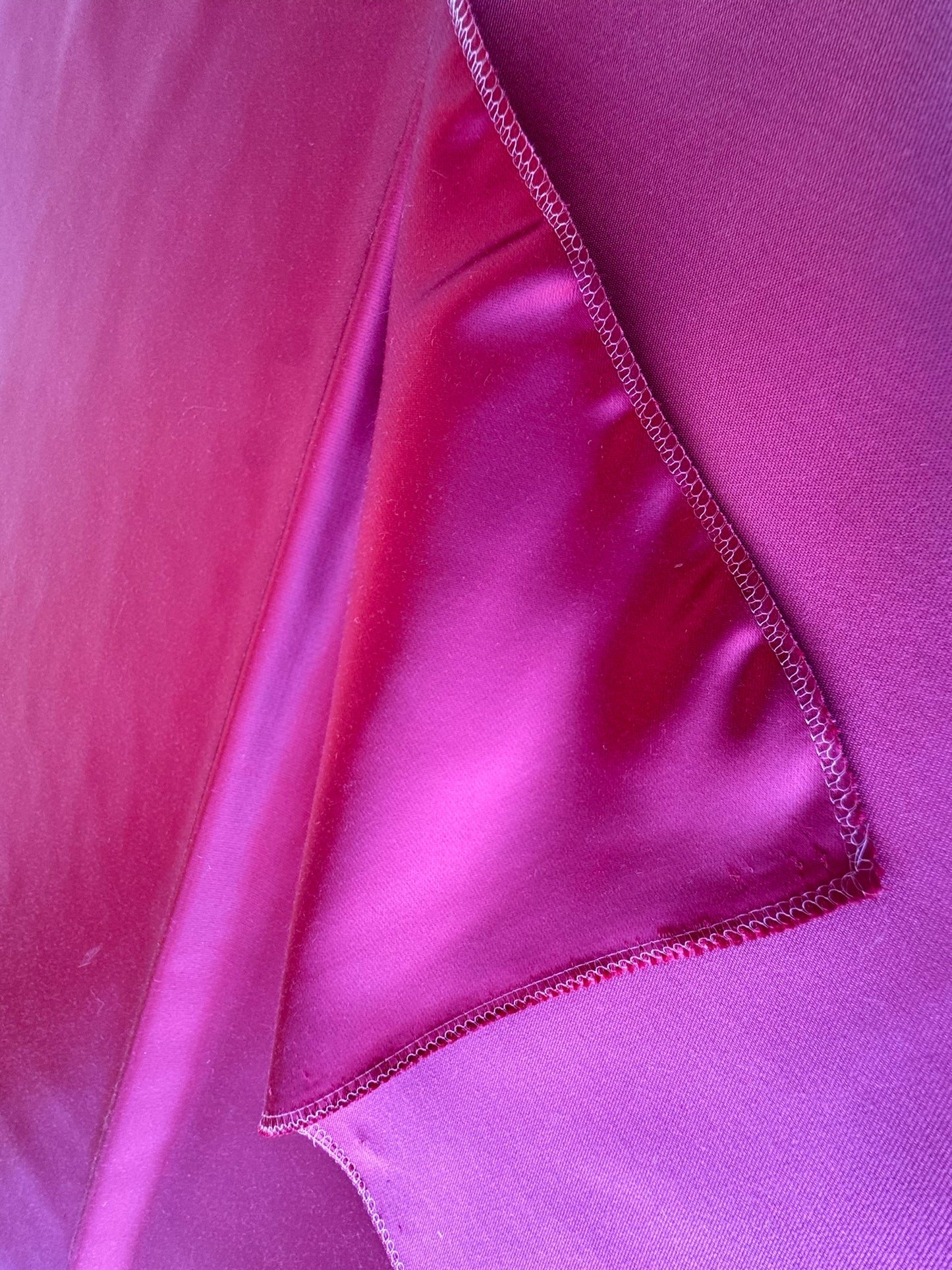 31 EV56 Square 26" x 27" Scalamandre Lelievre Paris Miroir Theatre Red Pink Solid Polyester MSRP USD374/y