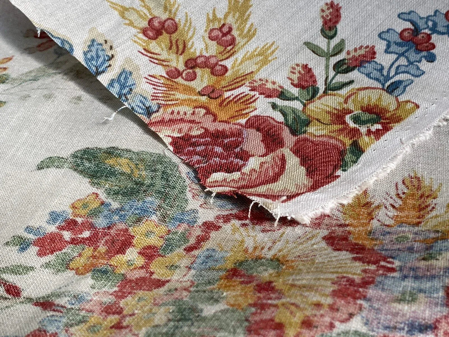 Scalamandre Tarascon Natural MSRP USD 224/Y Linen Chintz Print Flower Field Bouquet From France Red Orange Blue Green Print