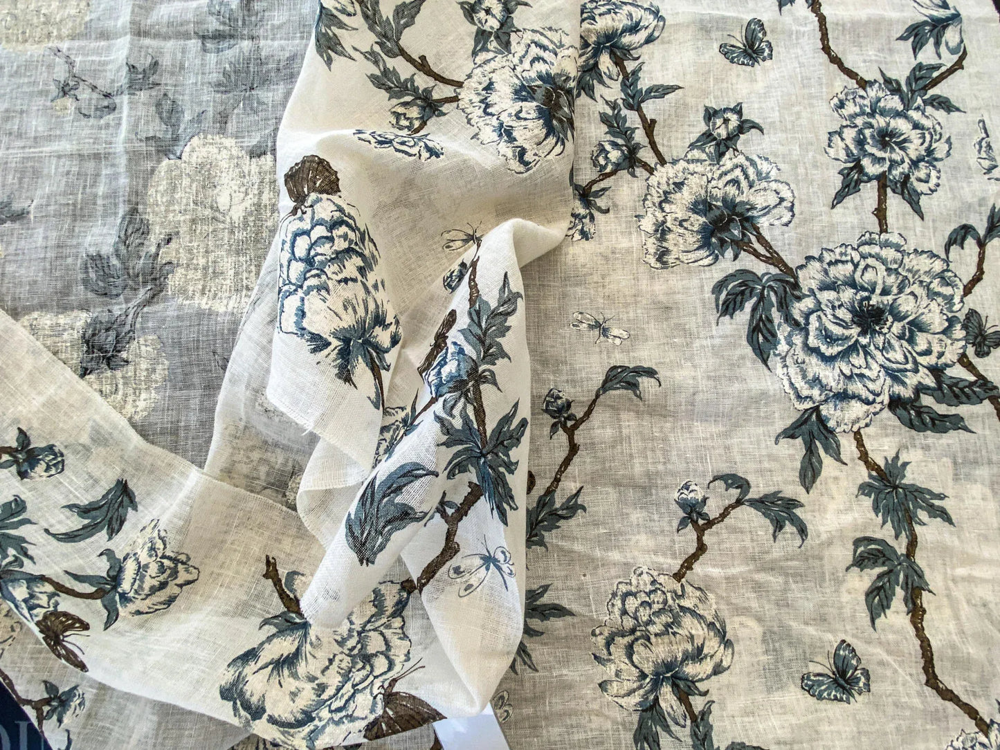 26 Berkbox56 2.4yard Scalamandre Tree Peony on Linen Voile Blue and White