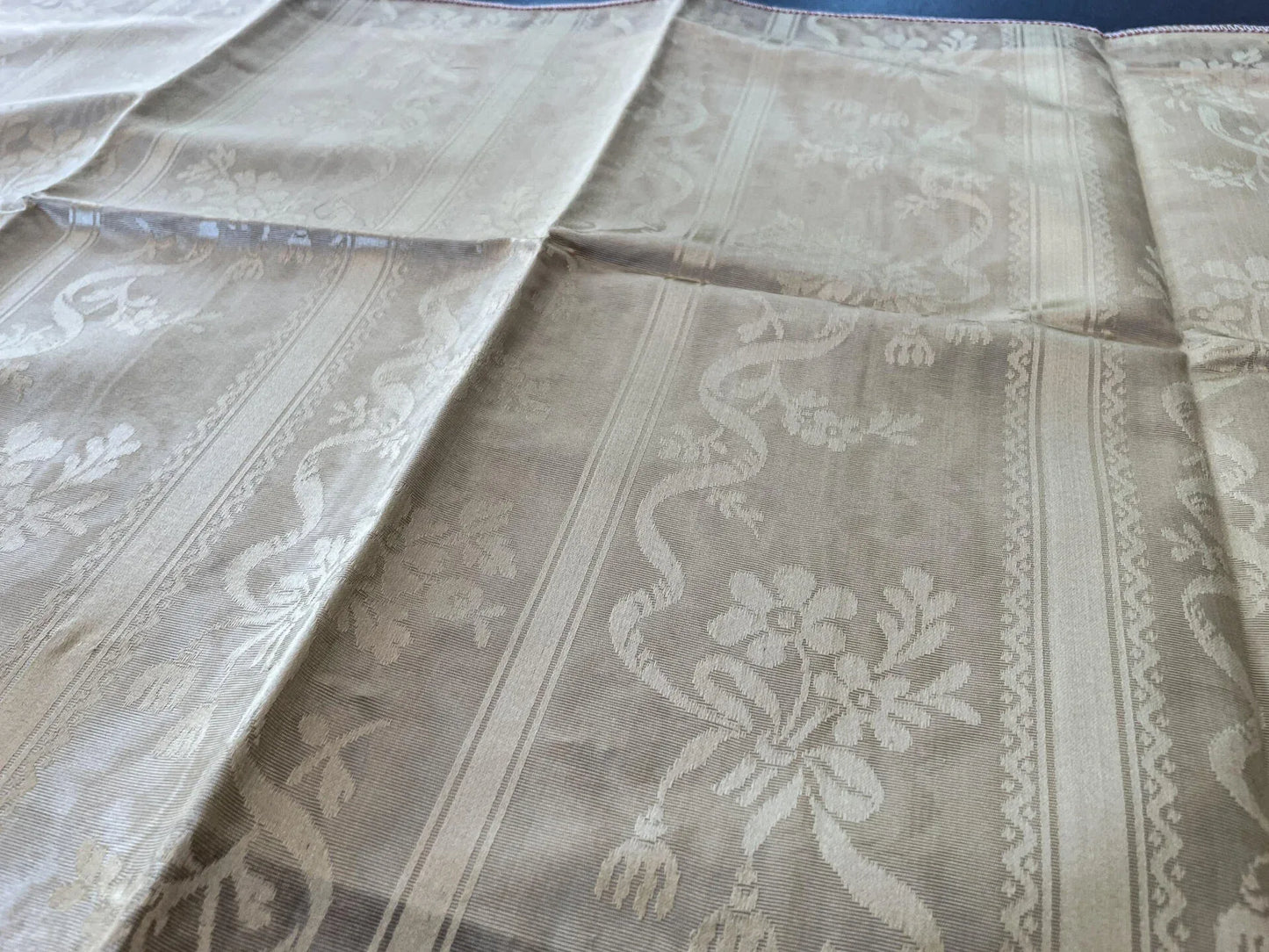 26 Berkbox65 17"x26" Scalamandre Silk Lampas Floral Gold White