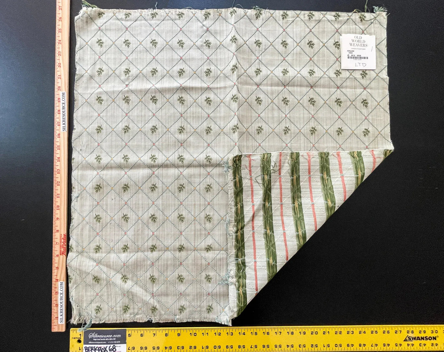 29 Berkbox68 27"x27" Scalamandre ASHLAND AQUA light blue beige Diamond Botanical