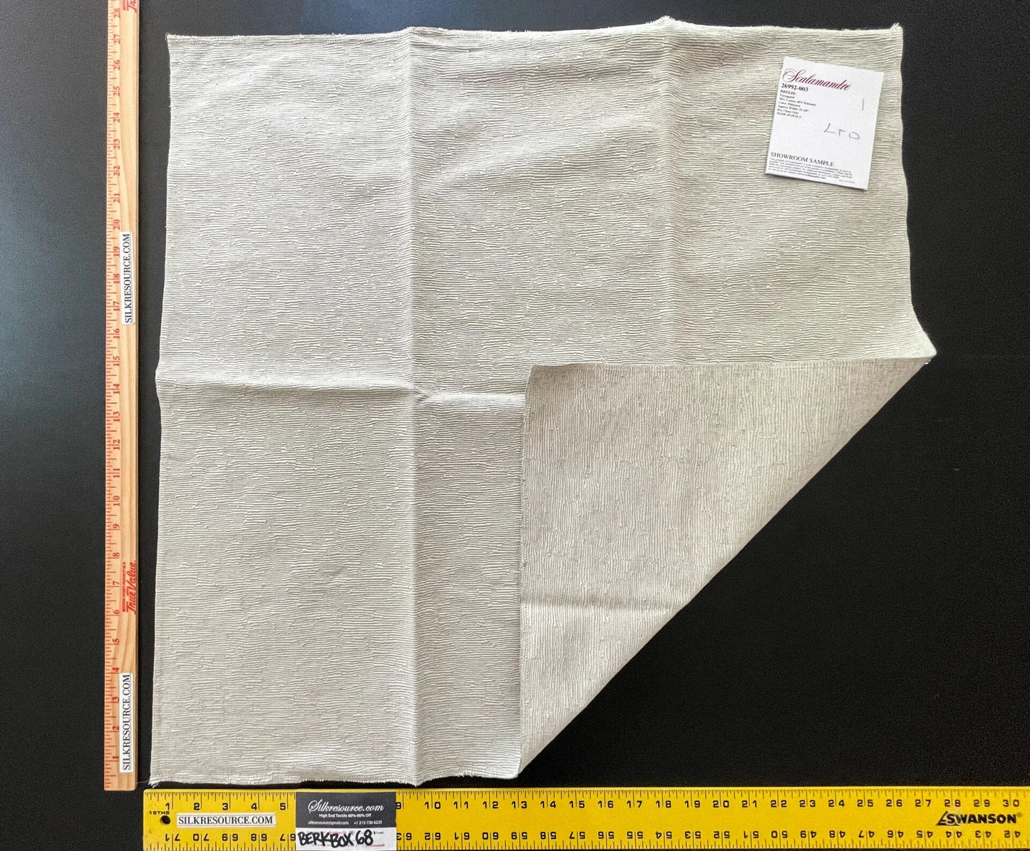 30 Berkbox68 27"x27" Scalamandre BREEZE VARIEGATED Platinum Beige Solid Texture