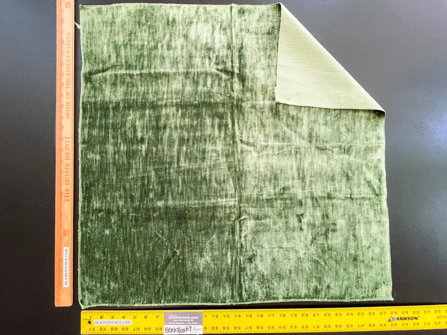 16 Berkbox67 28"x 28" Square Scalamandre Velvet Green Plains Texture
