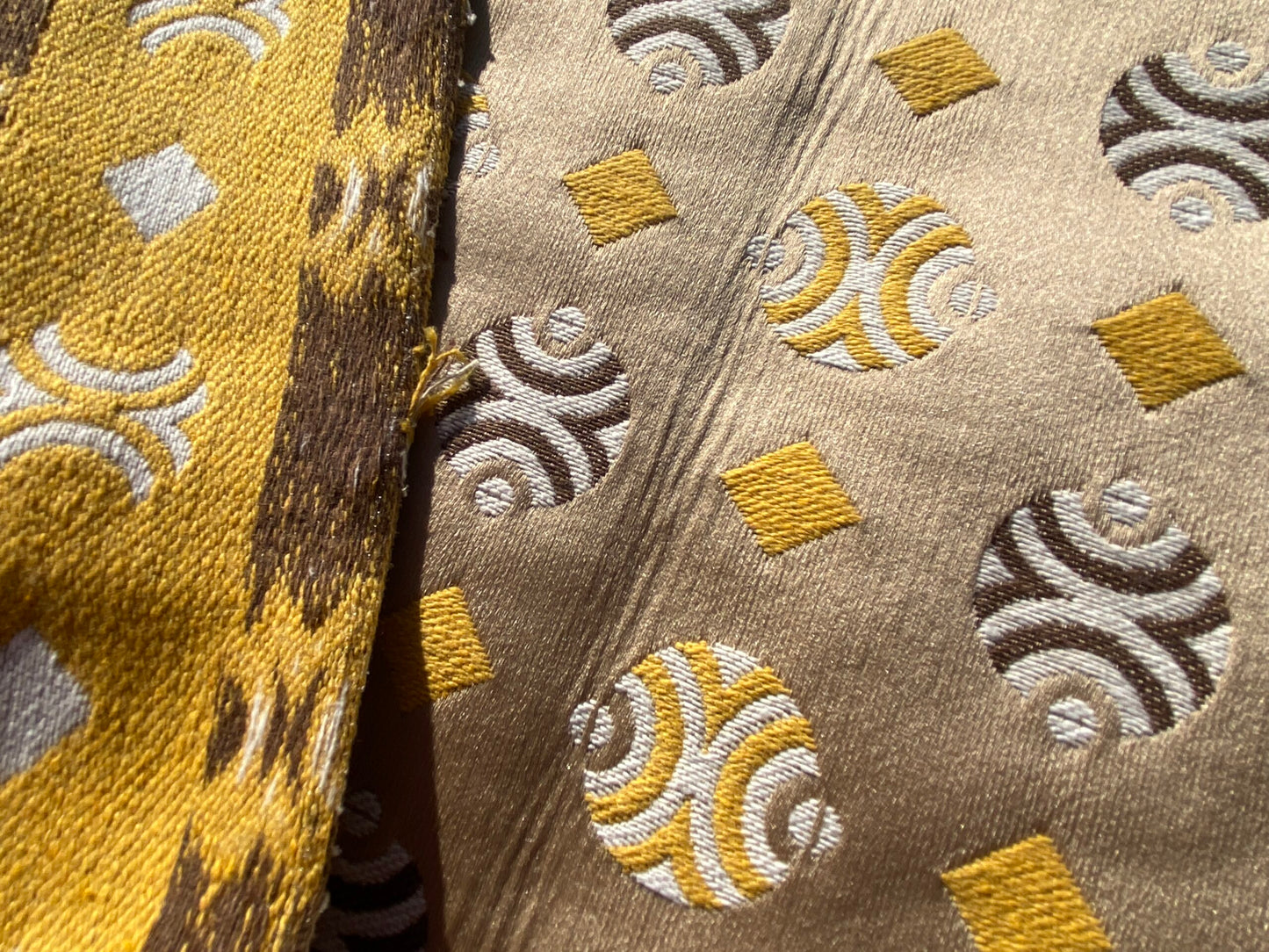 27 Berkbox103 Square Scalamandre Colony Collection Raku Beige Chiaro Geometric Small Scale