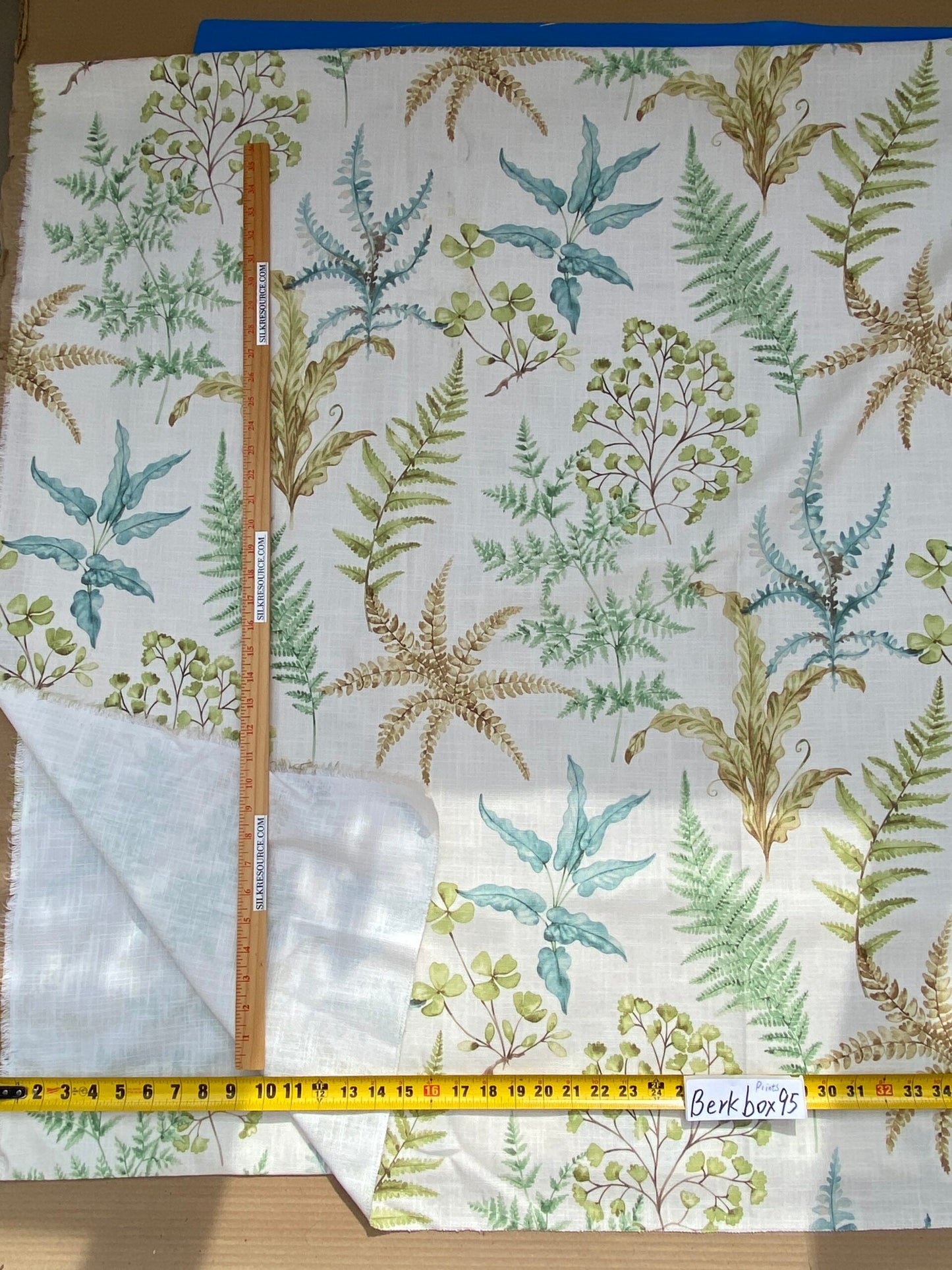 4 BerkBox95 Printed Fabrics by Old World Weavers 2.4Y Wethersfield Fern Spring Tropical White Green Blue
