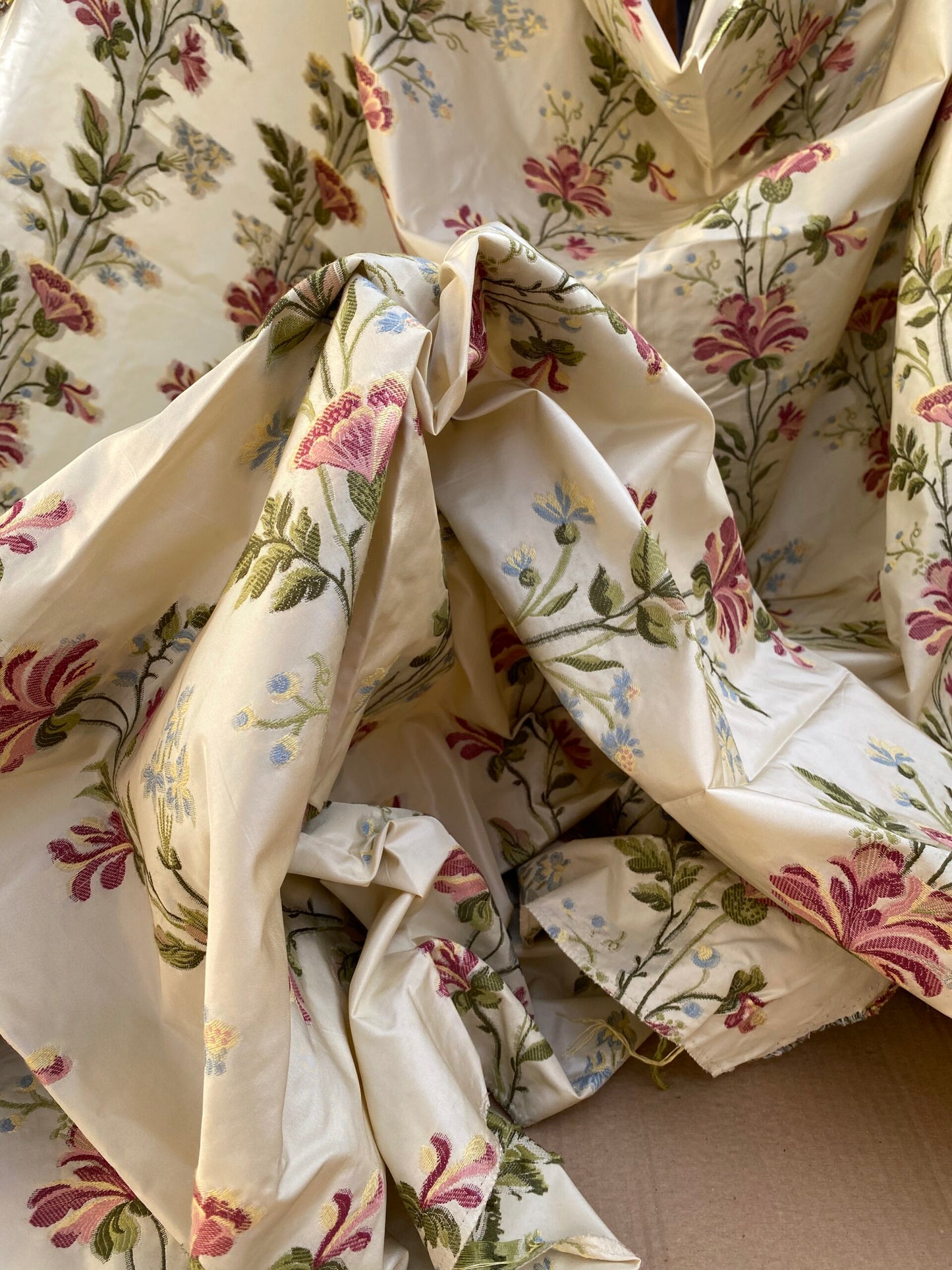 7 Berkbox96 Length 2.4Yards Scalamandre Carlotta Vine Tourmaline & Ivory MSRP USD 400+/yard