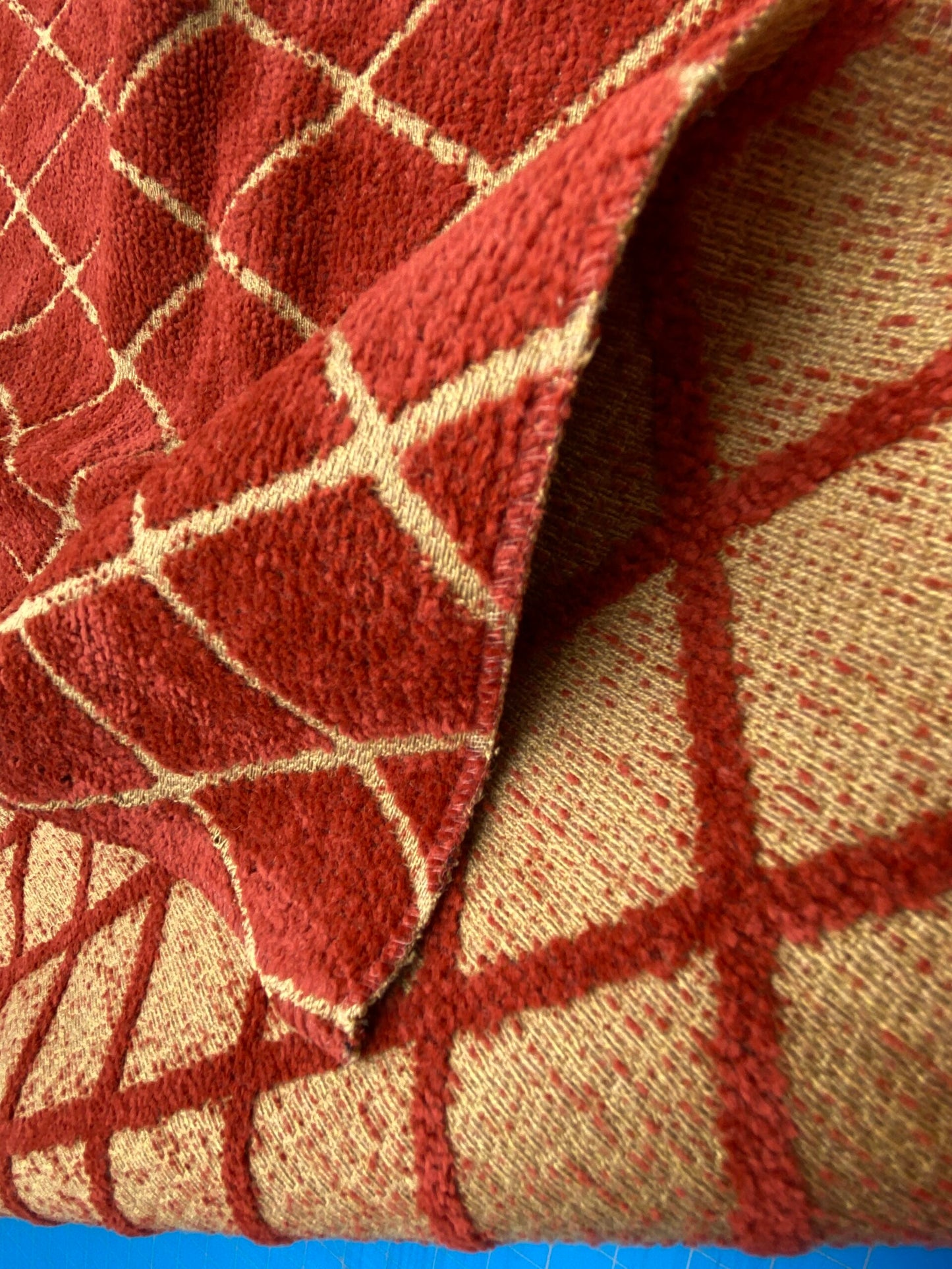 33 Berkbox99 Square Jacquard by Scalamandre Diamond Pattern Red Beige MSRP 300+/y