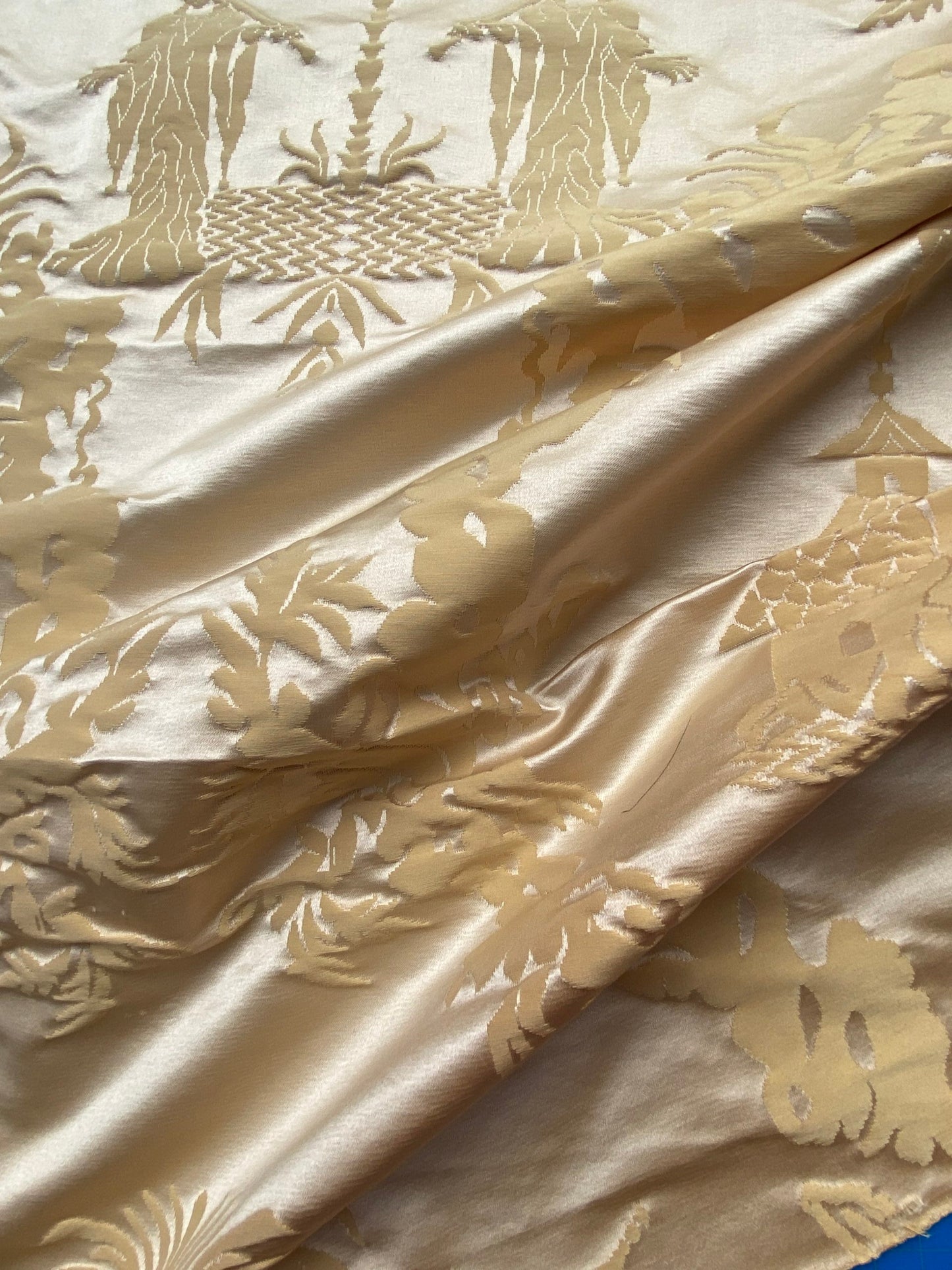 59 Berkbox101 Square Silky by Tassinari and Chatel Les Chinois Creme Or Gold Cream Chinoiserie Historic MSRP USD 700+/y