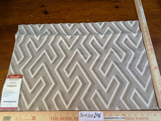 51 Berkbox106 17" x 26" Square Scalamandre Maze Velvet Latte Beige White Lattice Geometric Cotton Linen MSRP USD 572/y