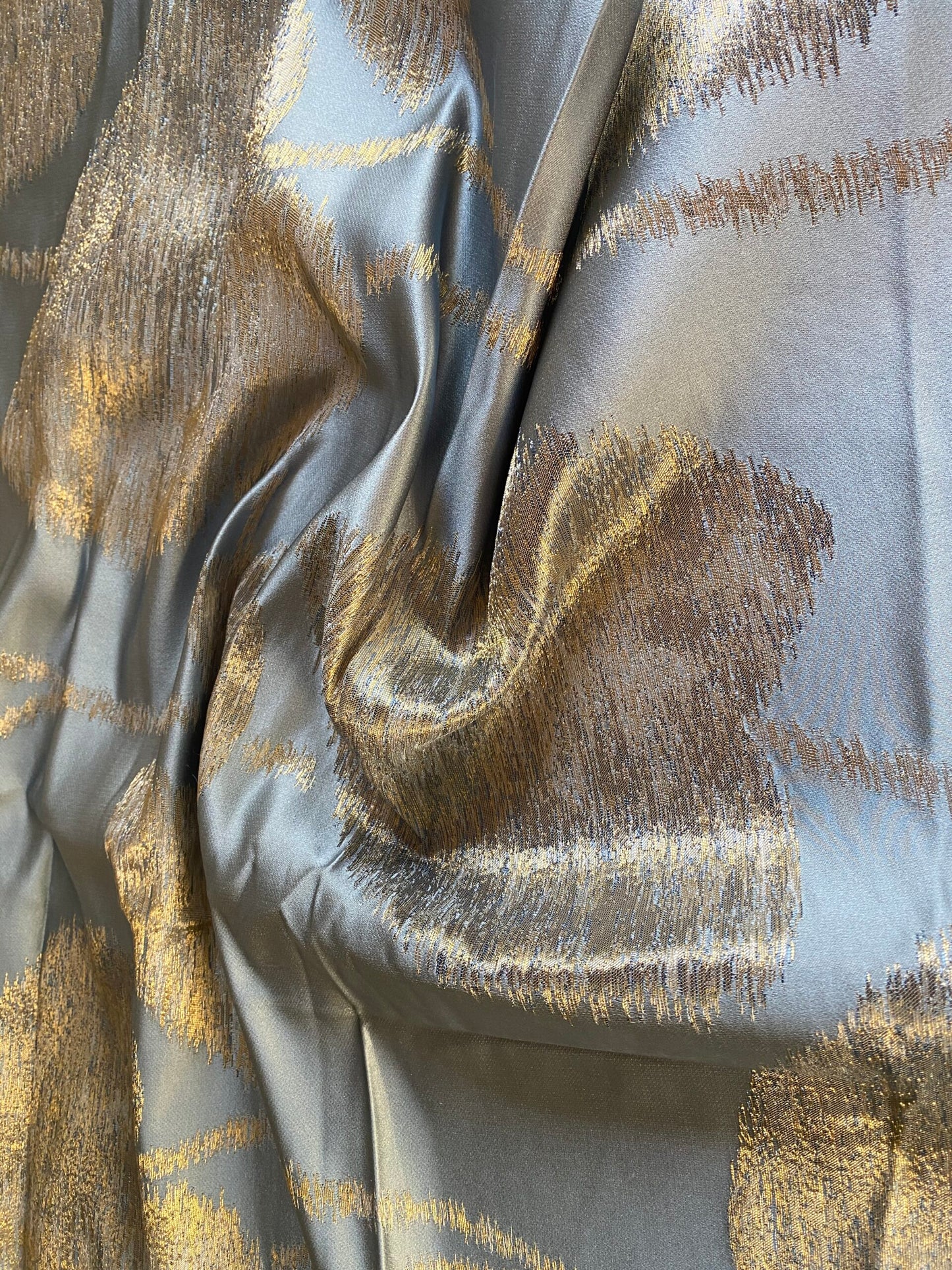 Scalamandre Isabella Contemporary in Blue Shimmer - 27”W x 35” L