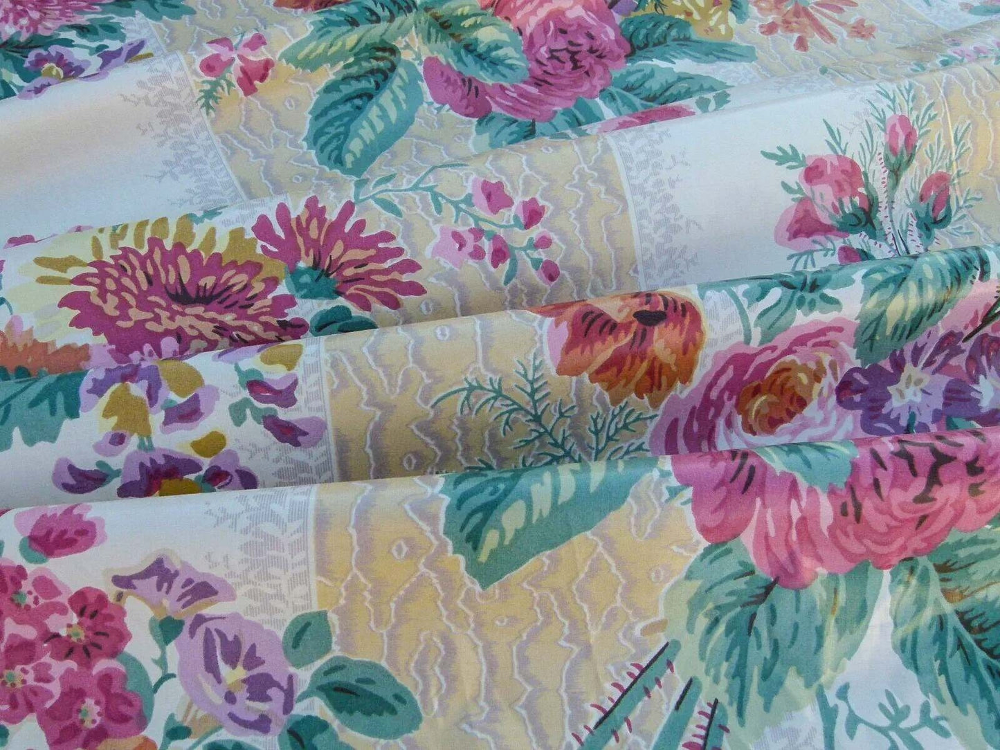 By Yard Scalamandre Amberley Fonthill Multi/beige English garden RoseFloral Chintz Old World Weavers MSRP USD 170/Y
