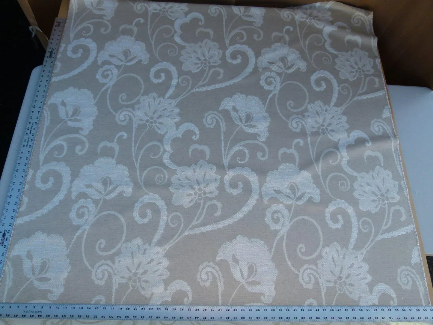 Scalamandre Slovenia Grey Watkins Eggshell Big Flower Chenille Heavy! Old World Weavers MSRP USD 290/Y