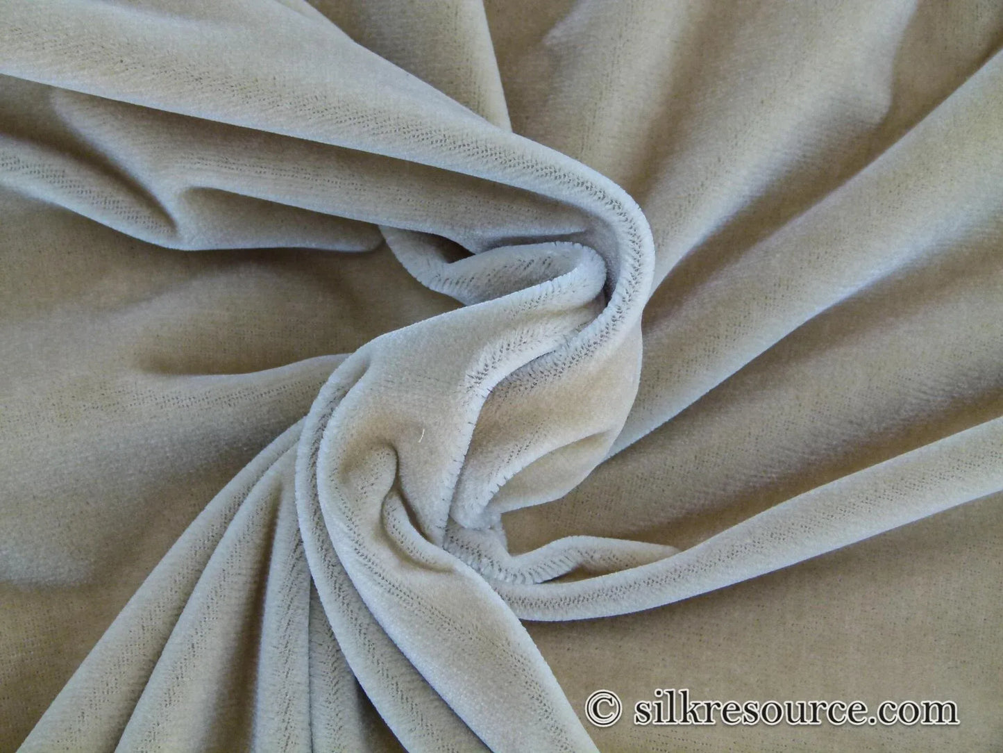 0.8Y Scalamandre Folio Bisque Superb Silk Velvet With Cuddly Silk Pile Yet Durable! brown MSRP USD 566/y Minor defects