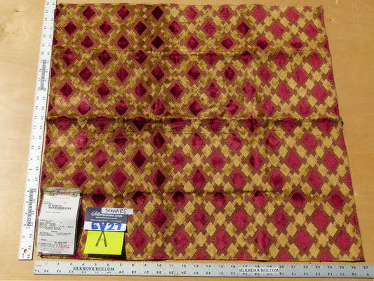Scalamandre Fonthill Vivace Gold Red Velvet Diamond Ogee - Square 26"x26"