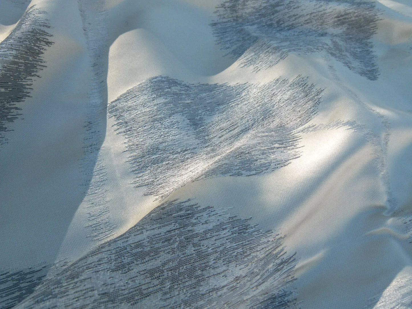 Scalamandre Length 2.4y Isabella Moon Glow White Gray Foliage Silk Contemporary MSRP USD 428/y