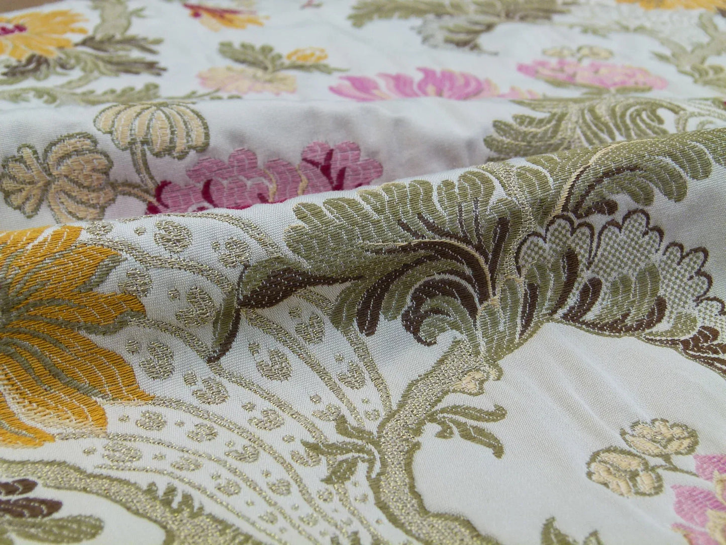 58 EV32 Square 27 x 26 inches Scalamandre Old World Weavers Pallazo Pamphily Lampas Geranium