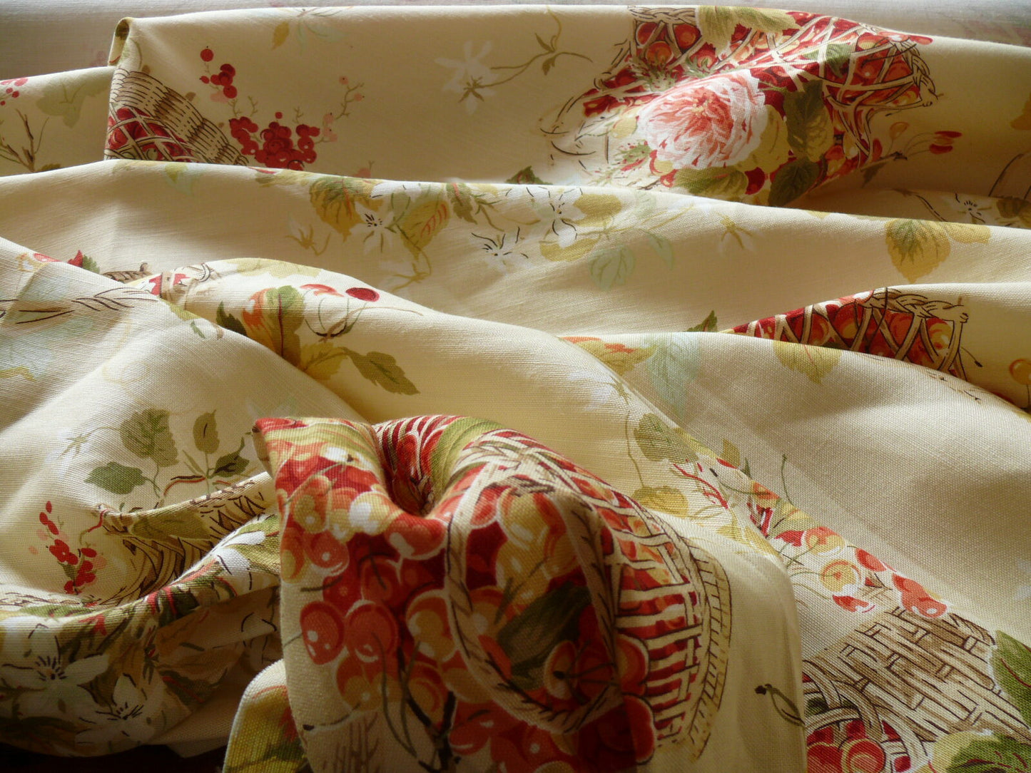 BY Yard COLEFAX & FOWLER "CHELWOOD" BASKET CHERRY COTTON PRINT ON LINEN/LINEN BLEND BTY
