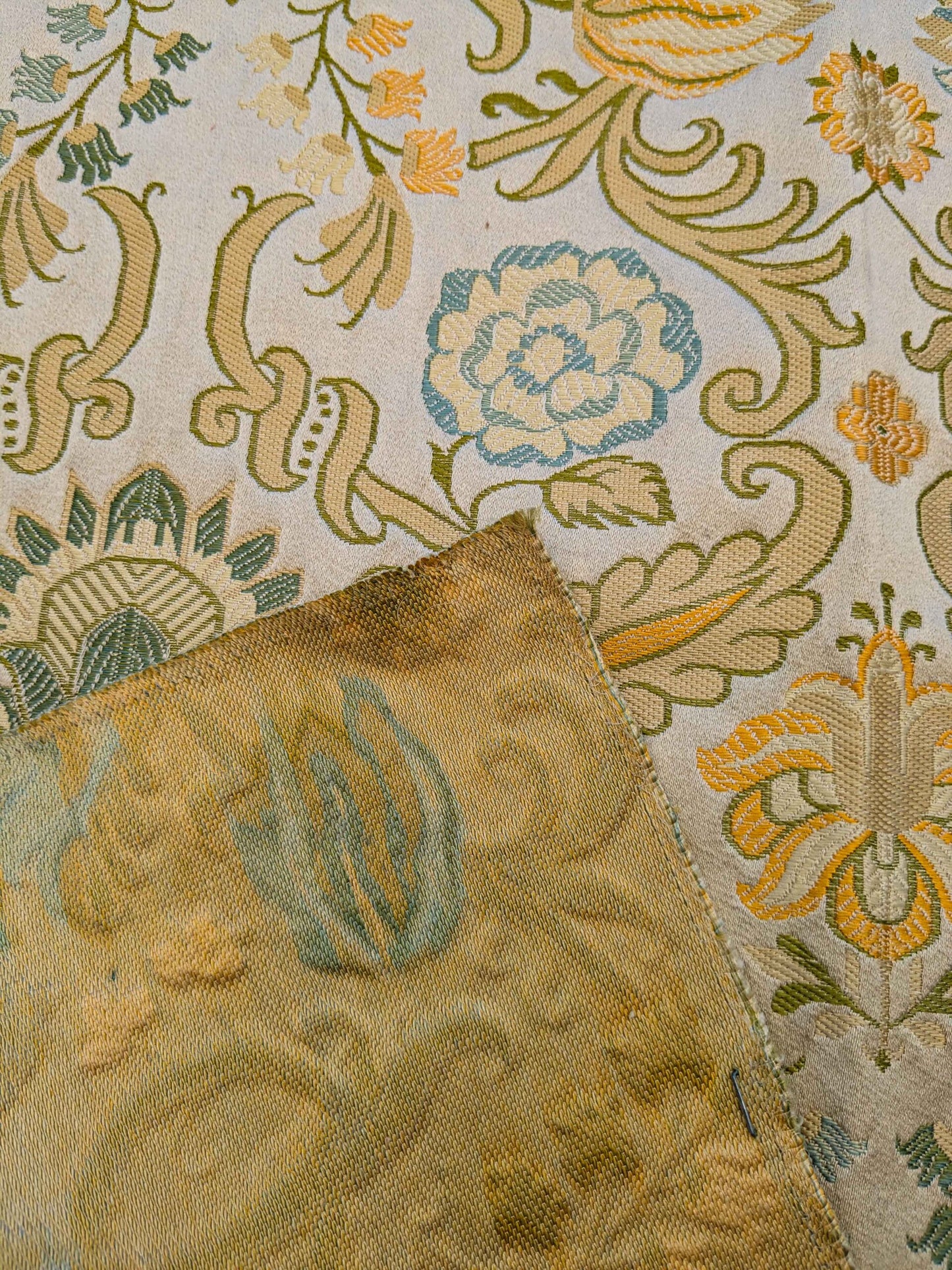 24 EV36 Tassinari and Chatel Joyeuse Creme Cut Velvet Linen Silk Beige Botanical Floral 25"x25"