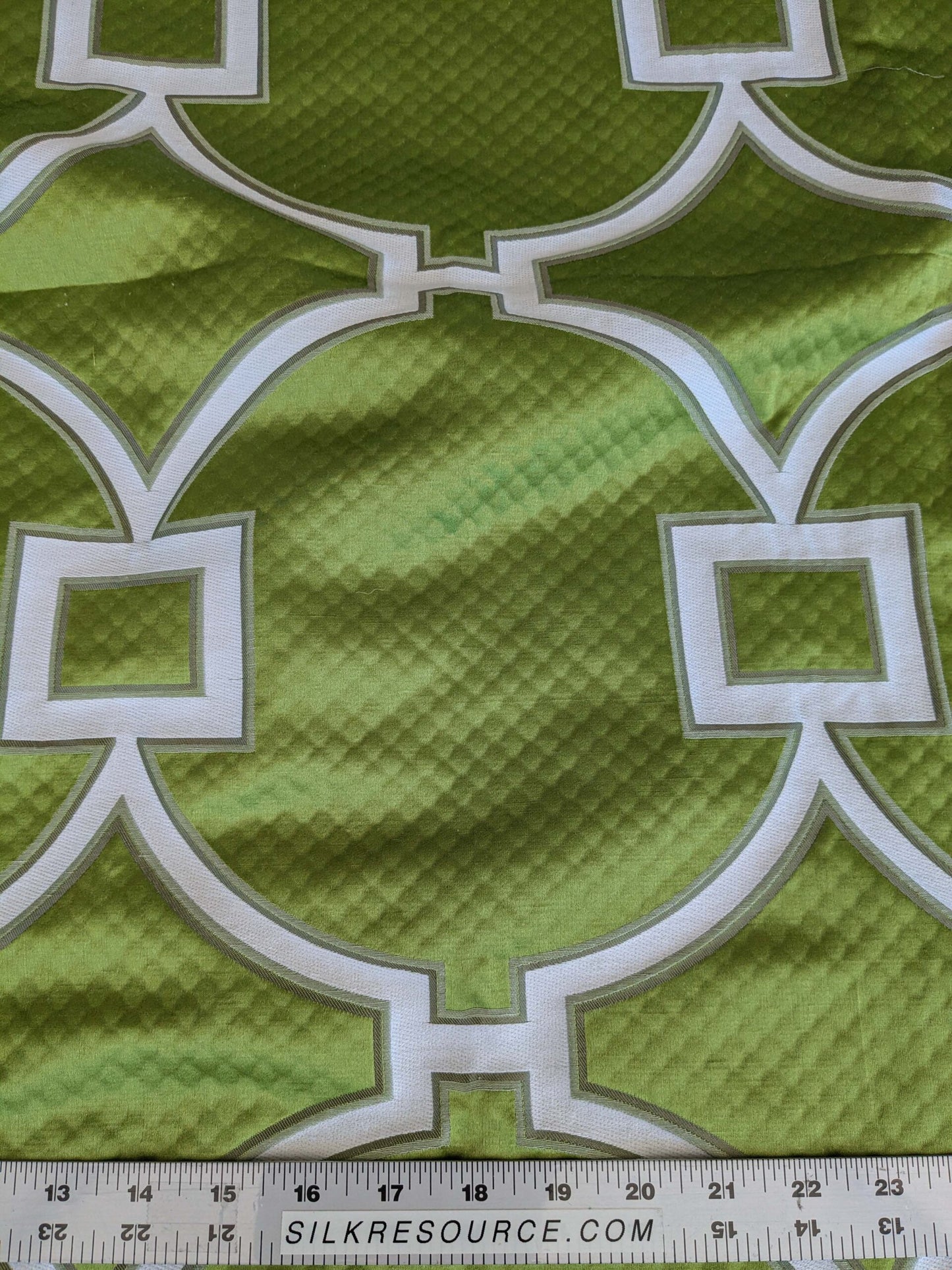 5 EV37 1.3 yards Scalamandre Circle Fret Absinthe Green Jacquard Fretwork Lattice MSRP USD264/y