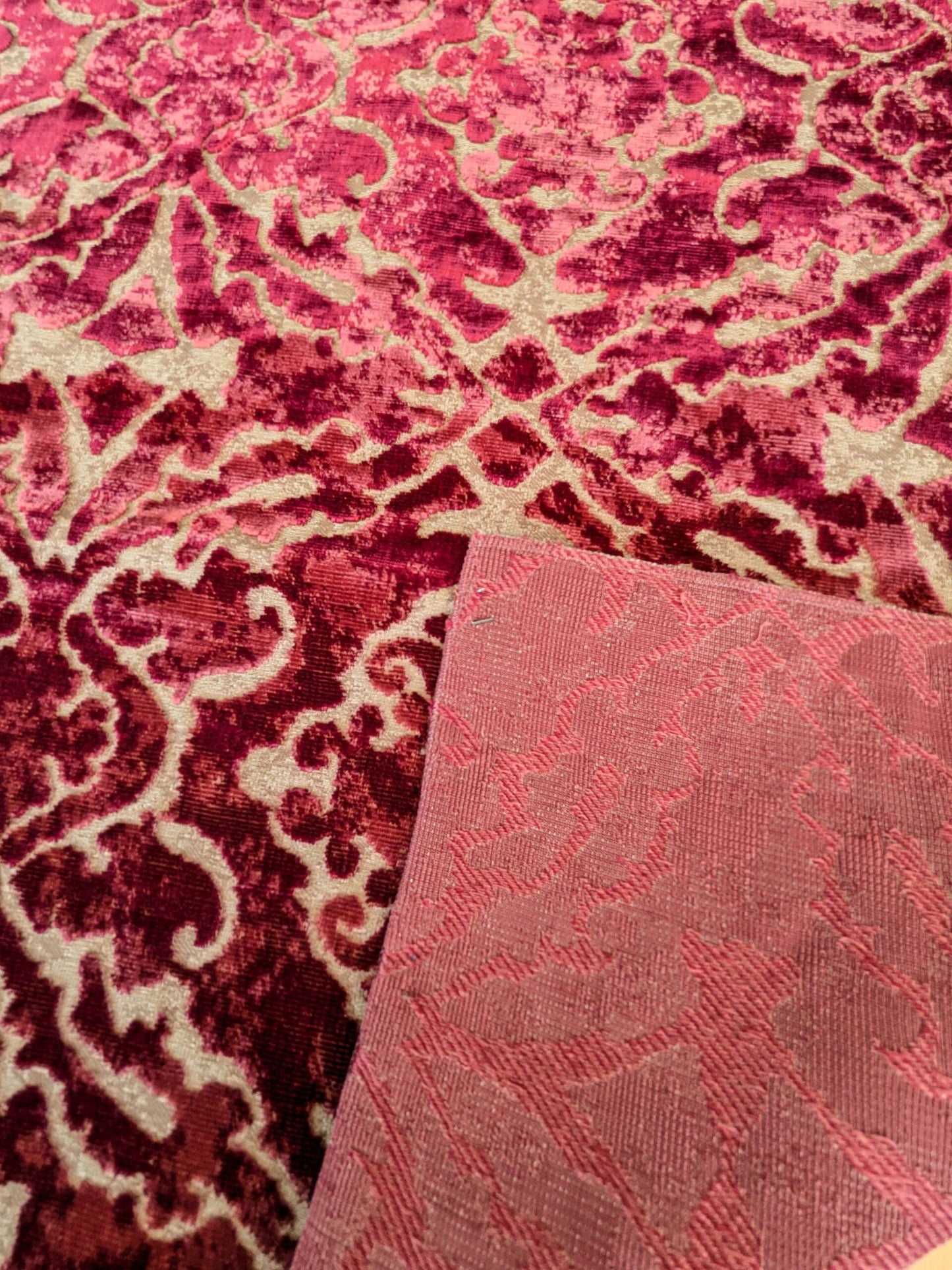 95 EV37 26" x 26" Scalamandre Palazzo Velvet Red Beige Cut Velvet Damask Renaissance MSRP USD 494/y