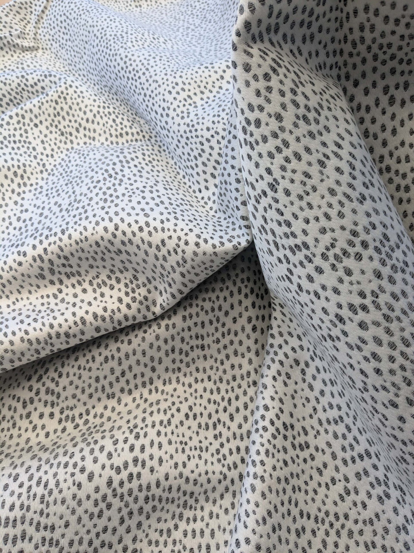 8 EV39 2.4y Scalamandre STINGRAY FLAX Jacquard MSRP USD 218/y