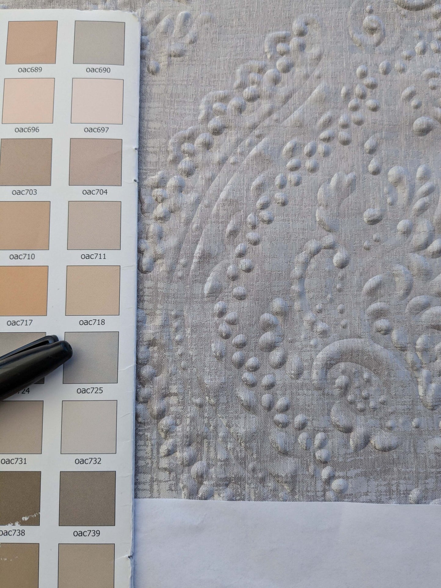 4 EV40 2.4 yards x 54" Scalamandre Jacquard Gray Medallion Art Deco Pebbled Raised Abstract