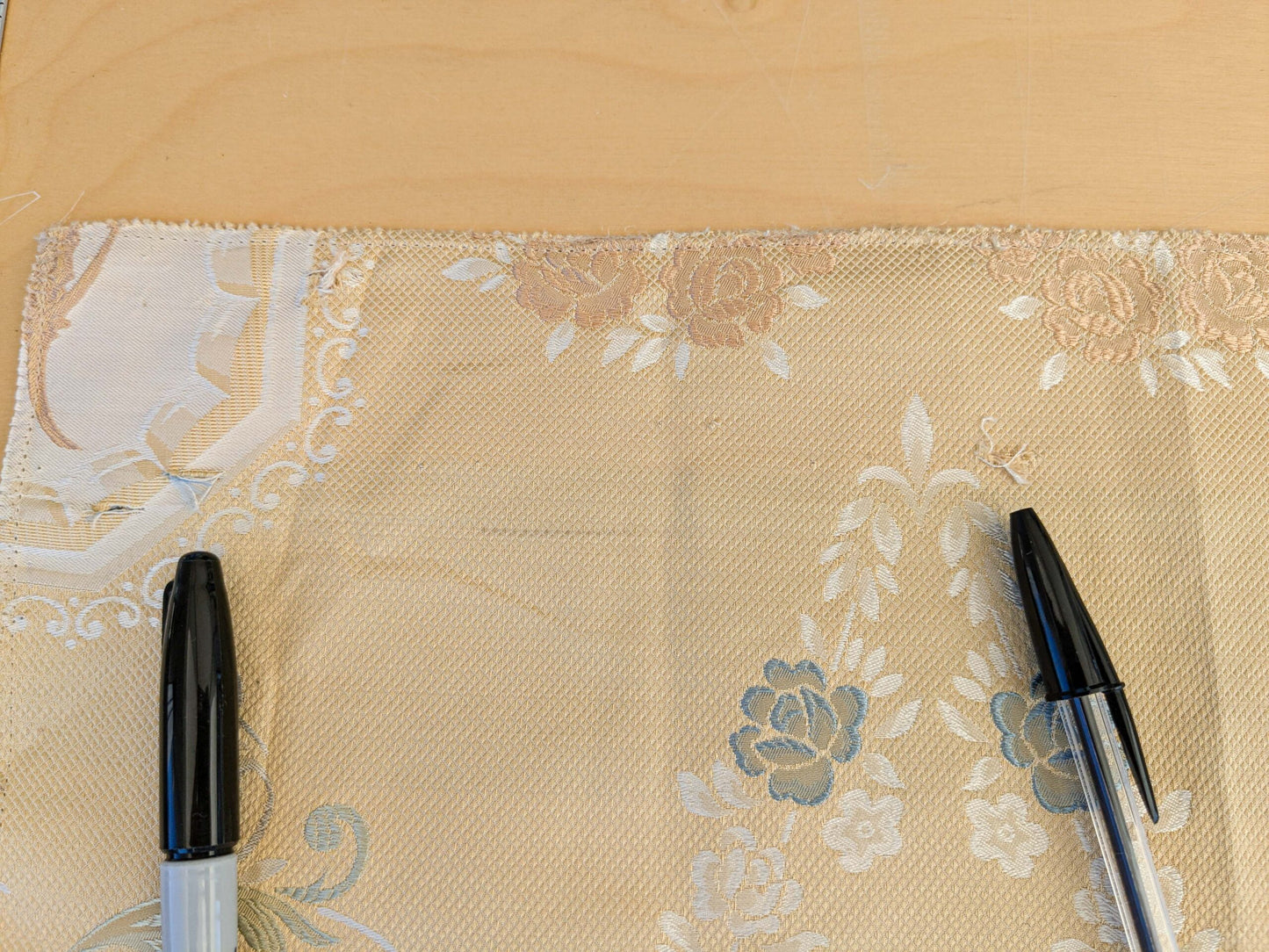 23 EV45 Silk Square 27" x 27" Scalamandre Old World Weavers Operato Classico Gold Beige Floral Figurative Historical Stains