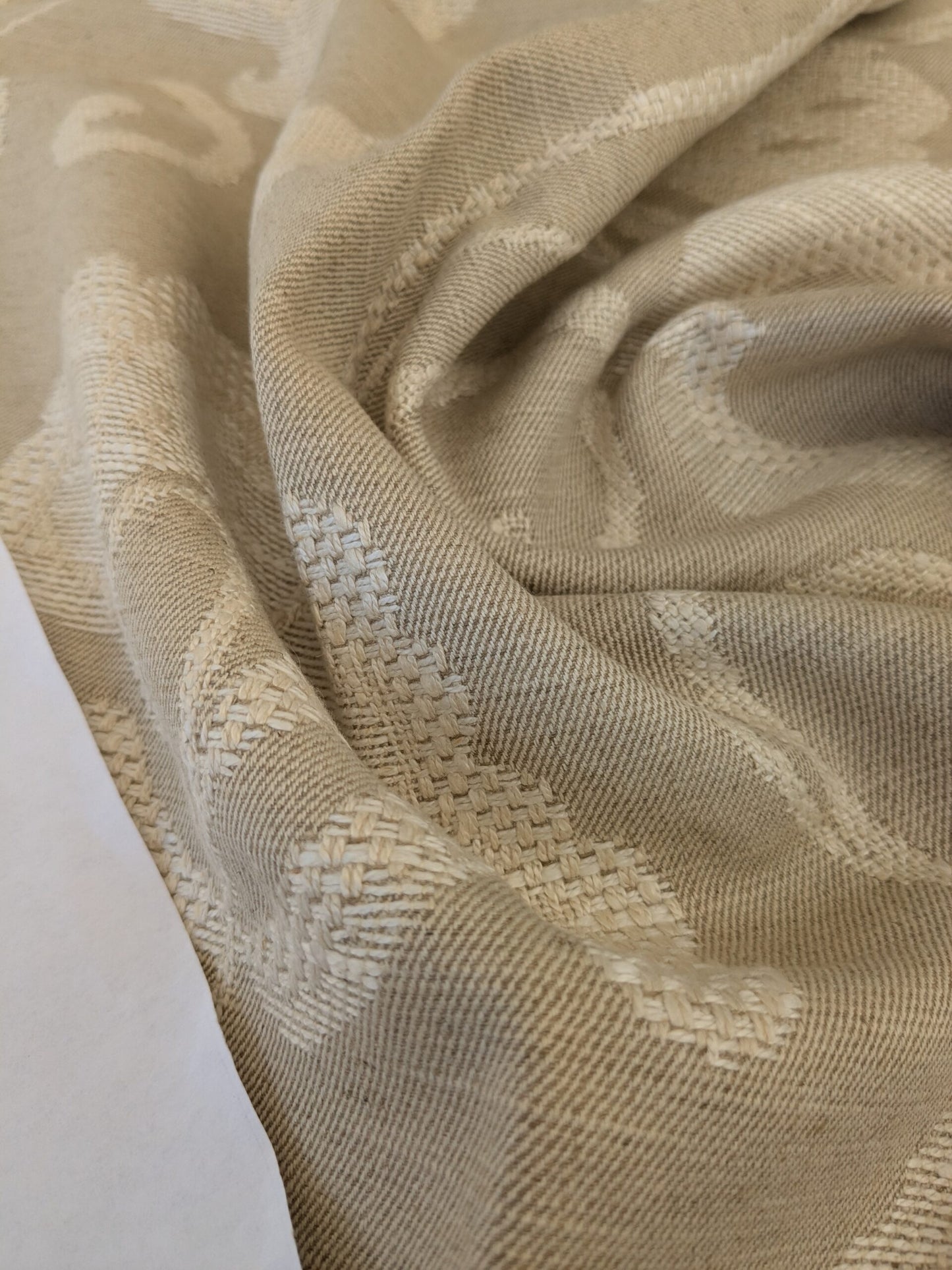 137 EV47 Square Scalamandre Grey Watkins Slovenia Eggshell Beige White Large Crewel Flower Lampas Fr Italy Damask Novelty MSRP USD 290/Y