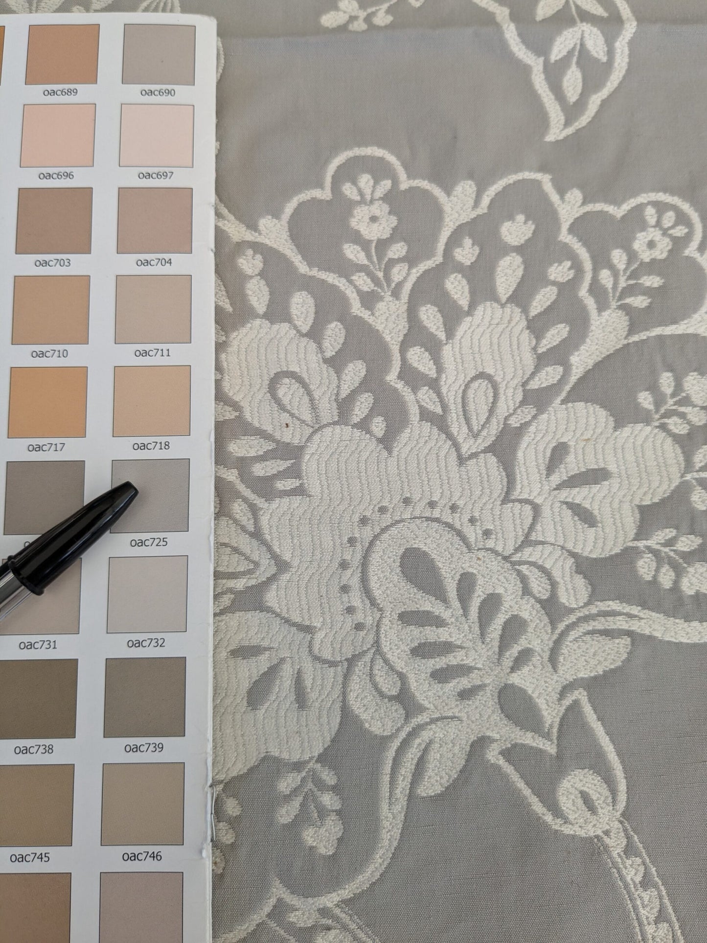 92 EV47 Square Scalamandre KAVERI VINE PEARL GREY Renaissance Chenille Pumice Beige Floral Botanical