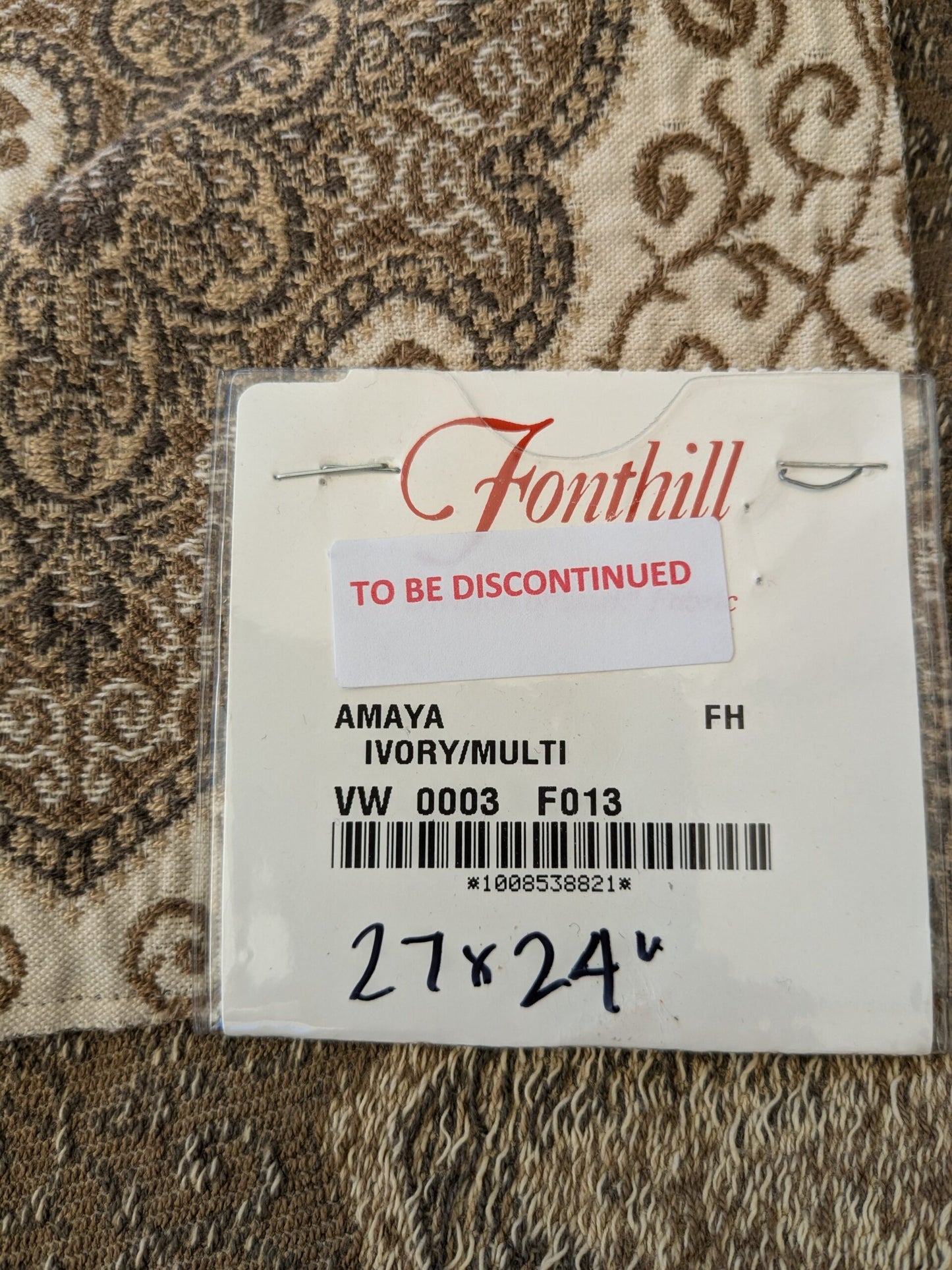 97 EV47 Square Scalamandre Fonthill Amaya Ivory Multi Medallion Paisley Woven Renaissance Diamond