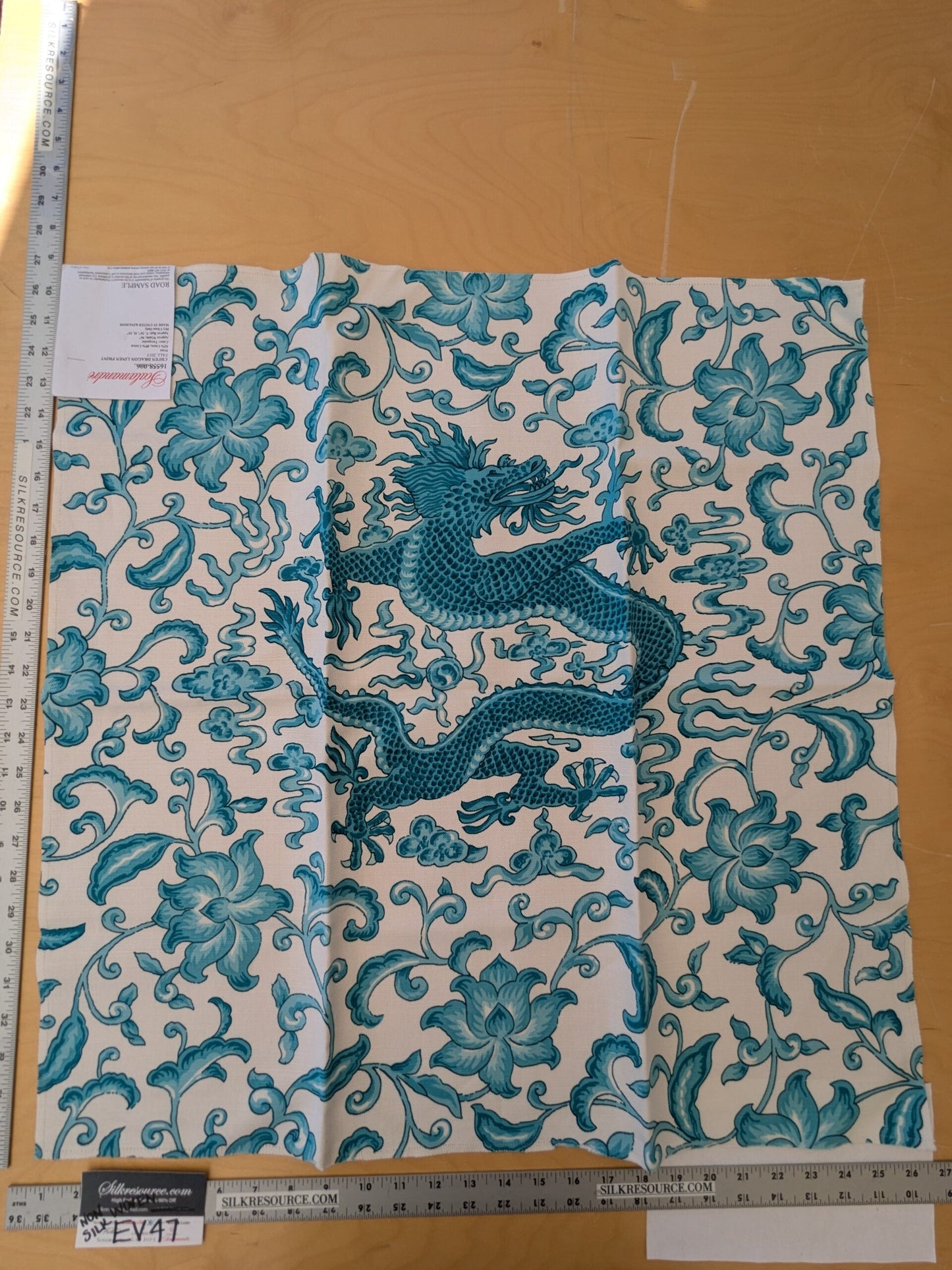 129 EV47 Square Scalamandre Chi’en Dragon Linen Print Turquoise Blue White 26"x26"