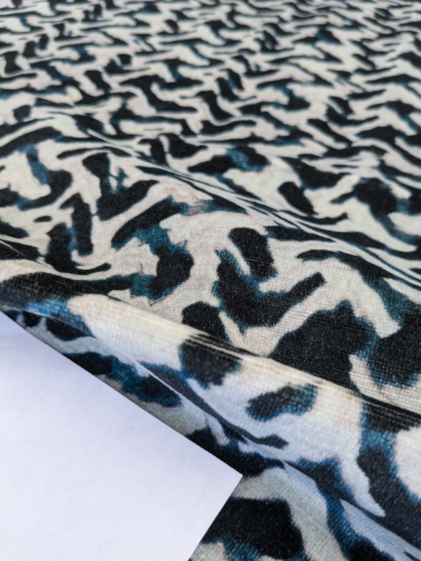 30 EV50 25" x 27" Scalamandre Aldeco Nirvana Velvet Deep Sea Black Blue White Abstract