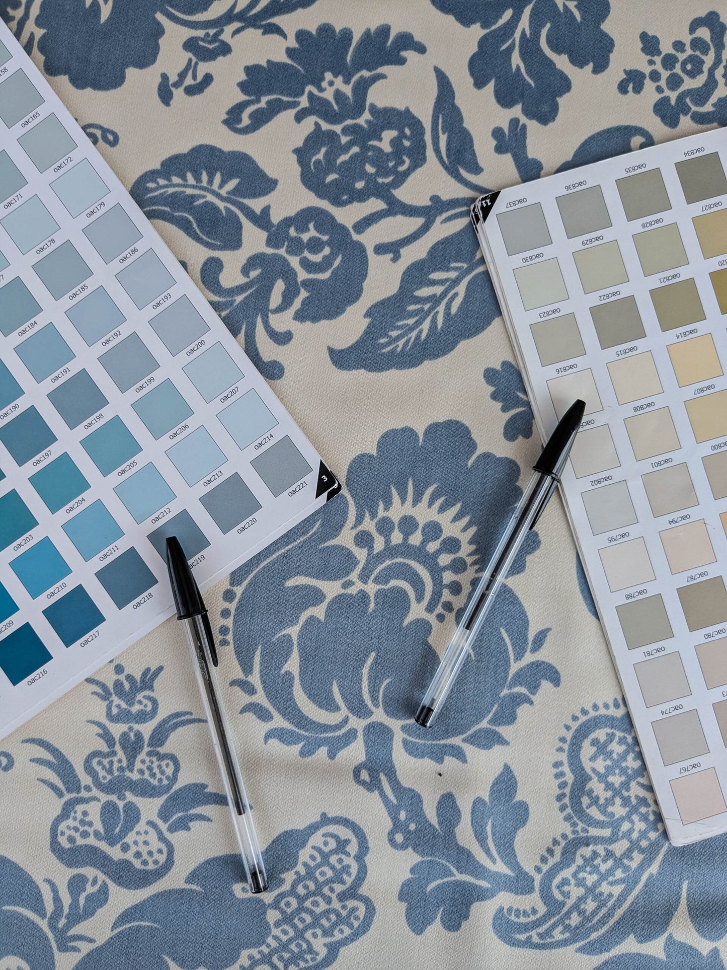 By yard Scalamandre Elizabeth Damask Print Eclipse Blue White Floral Large Scale Cotton Rayon MSRP USD420/y