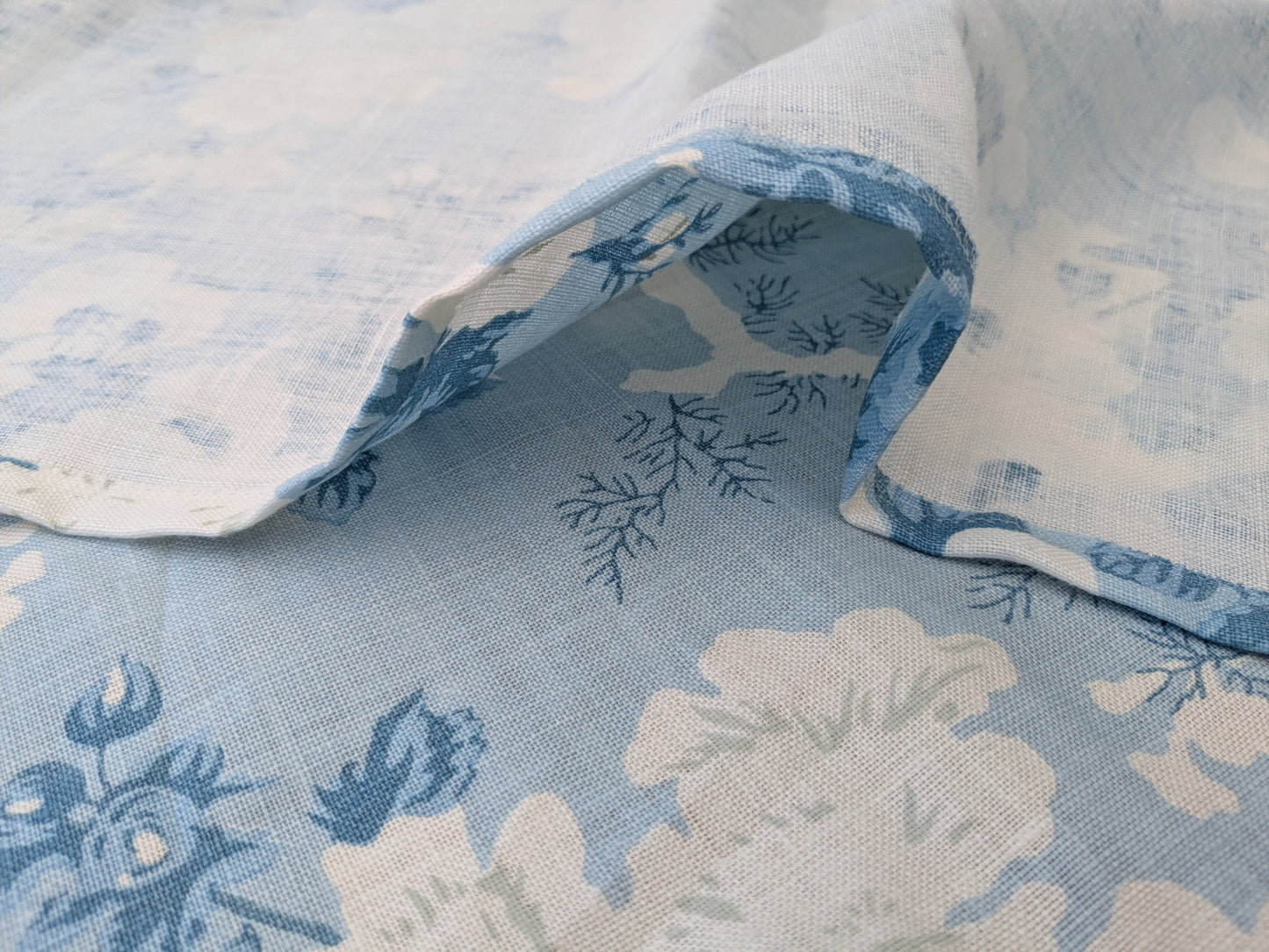 64 EV56 1.1yards Scalamandre Ascot Linen Print Blue White Floral Print MSRP USD 606/y