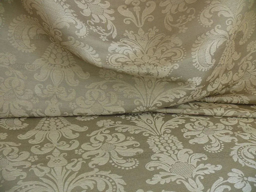 5.9y Christopher Hyland "constantino" Silk Ottoman Silver Grey