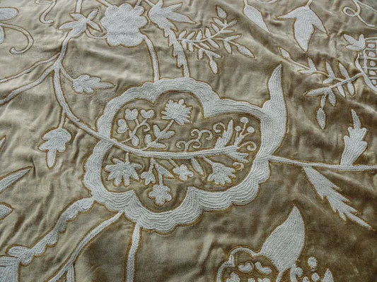 3y Scalamandre Sikandra Velour Crewel On Velvet Gold MSRP USD 568