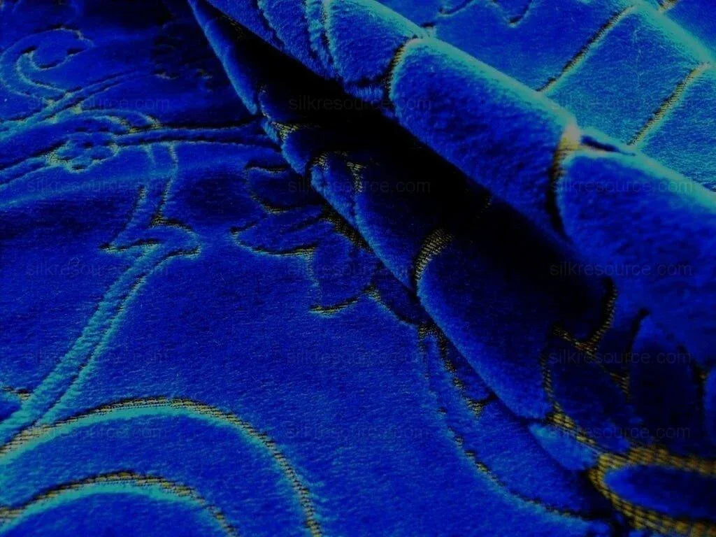 12y Scalamandre Velvet Les Jarquards Blue Medallion MSRP USD 400/Y
