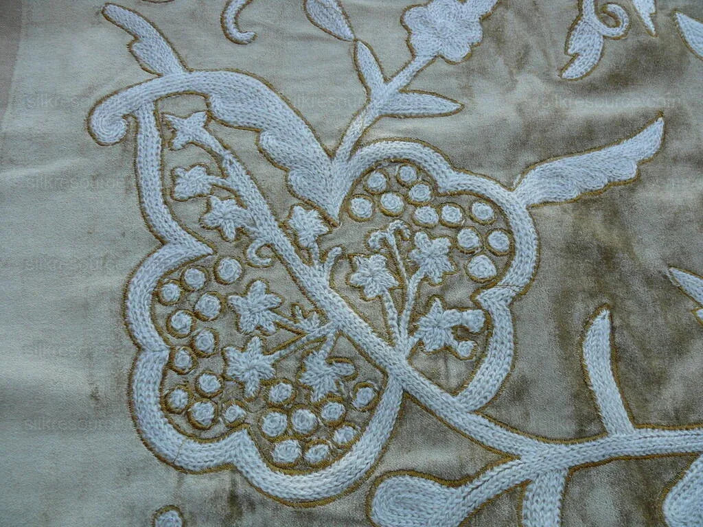 3y Scalamandre Sikandra Velour Crewel On Velvet Gold MSRP USD 568