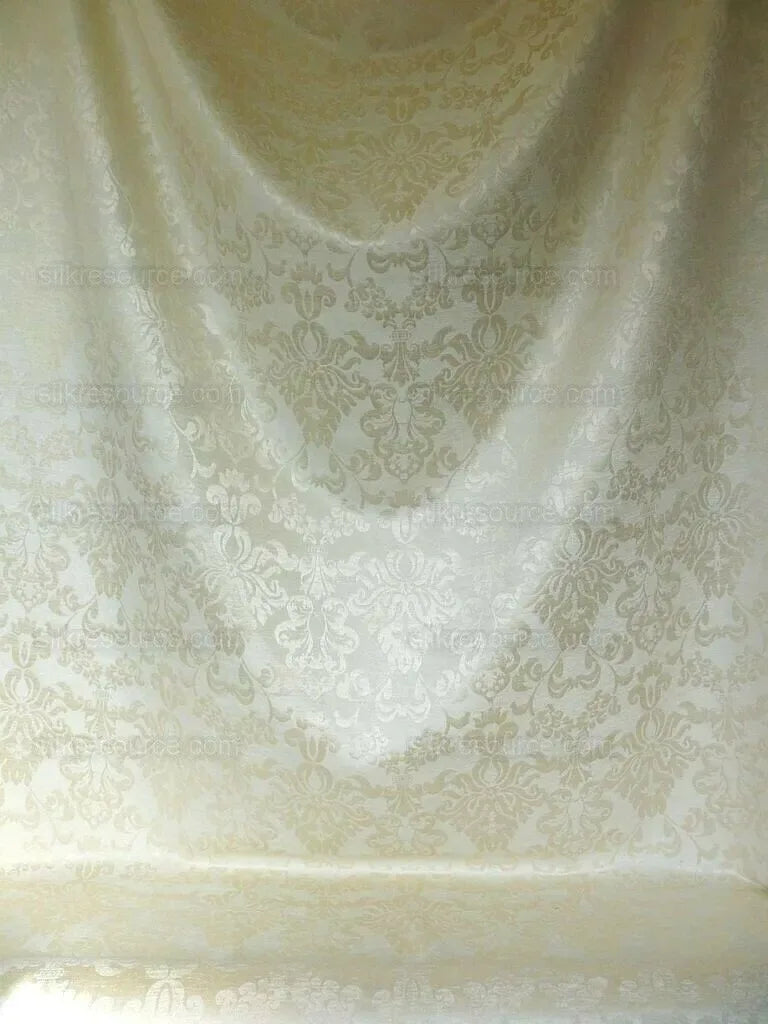 By yard Scalamandre White Butter Cream Chenille Damask Reversible MSRPUSD150+Y