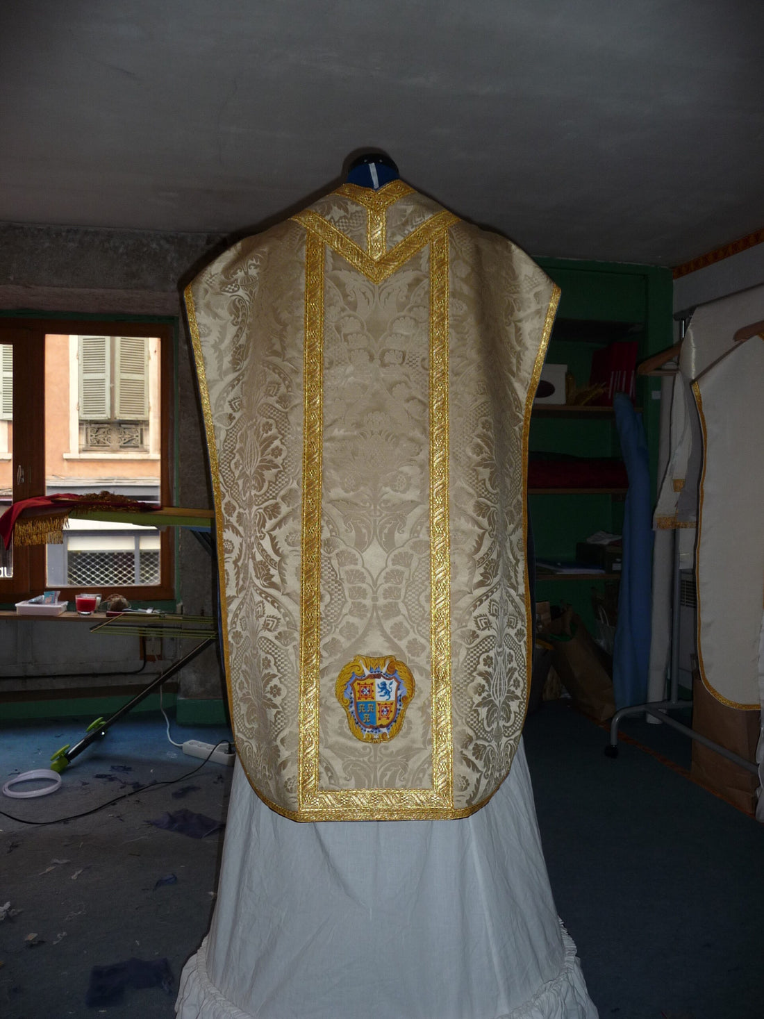 Renaissance Artichoke 100%silk Damask In Sunglow French Vestment