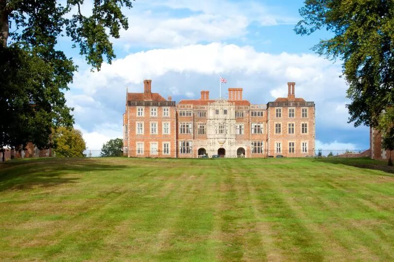 Lee Jofa Bramshill Lampas Antique Off White Red Green Jacobean Tree Of Life Cotton Viscose  MSRP USD 276/Y